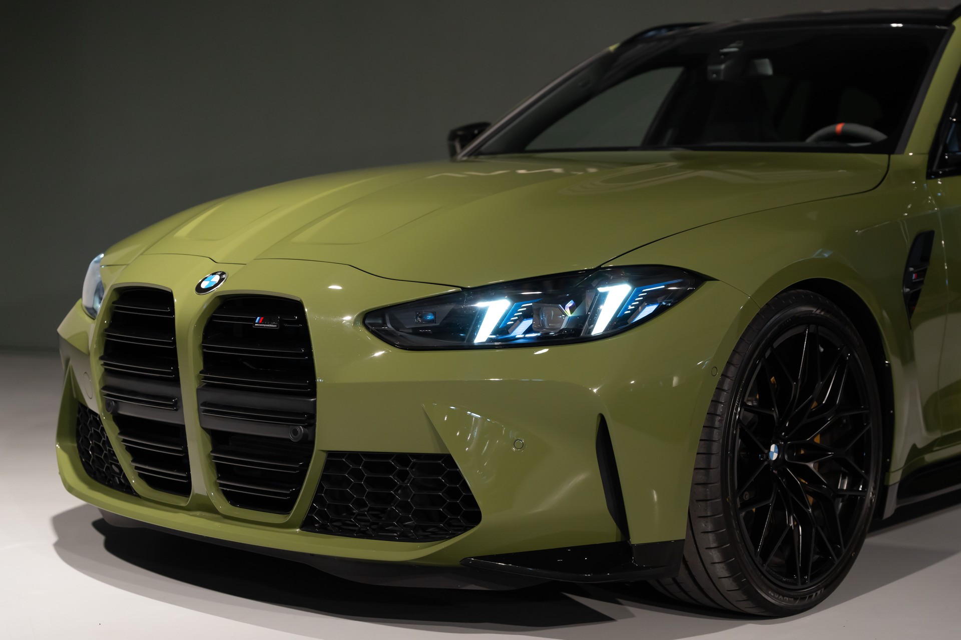 BMW M3 Touring xDrive Competition M-showroom-element-3