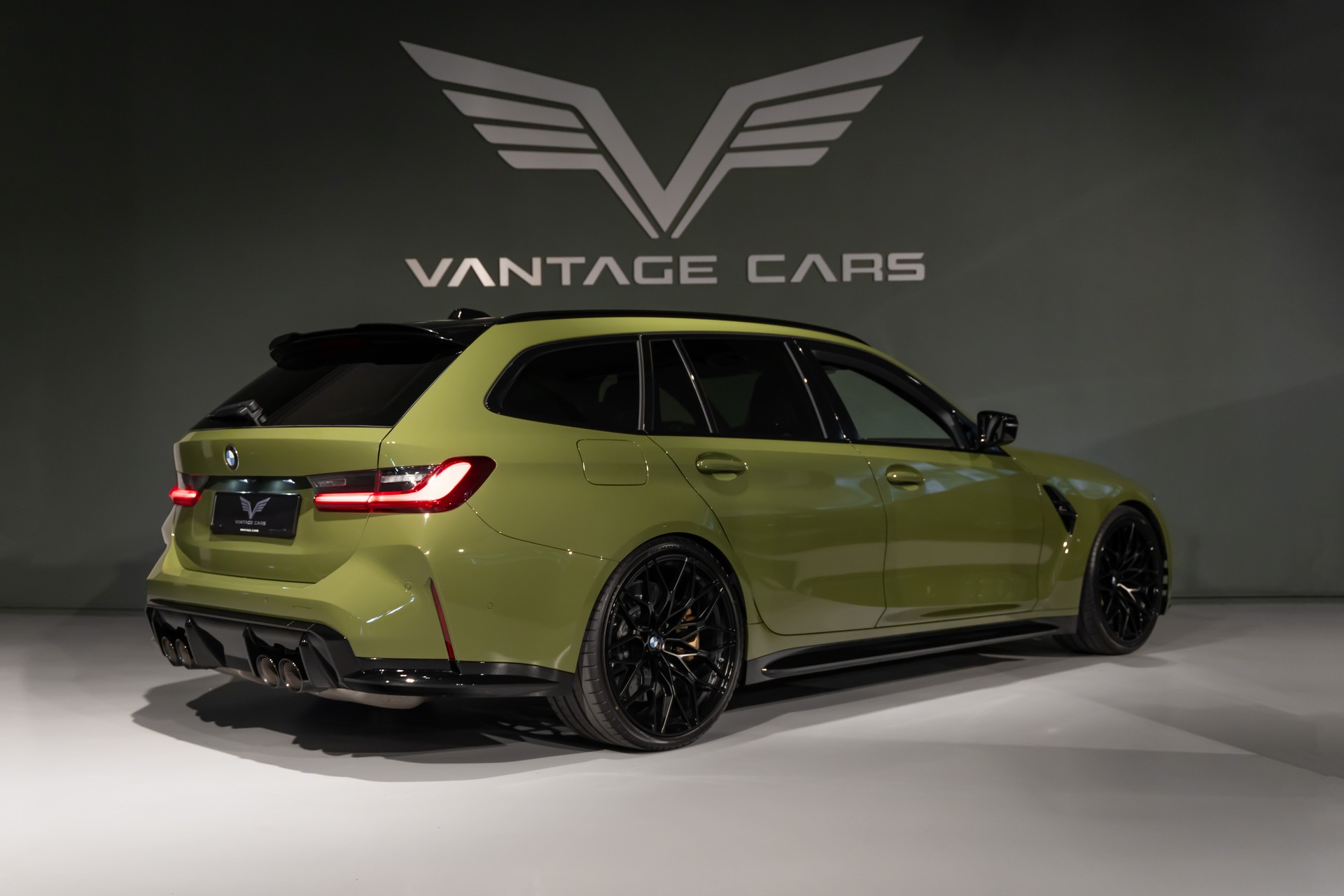 BMW M3 Touring xDrive Competition M-showroom-element-2