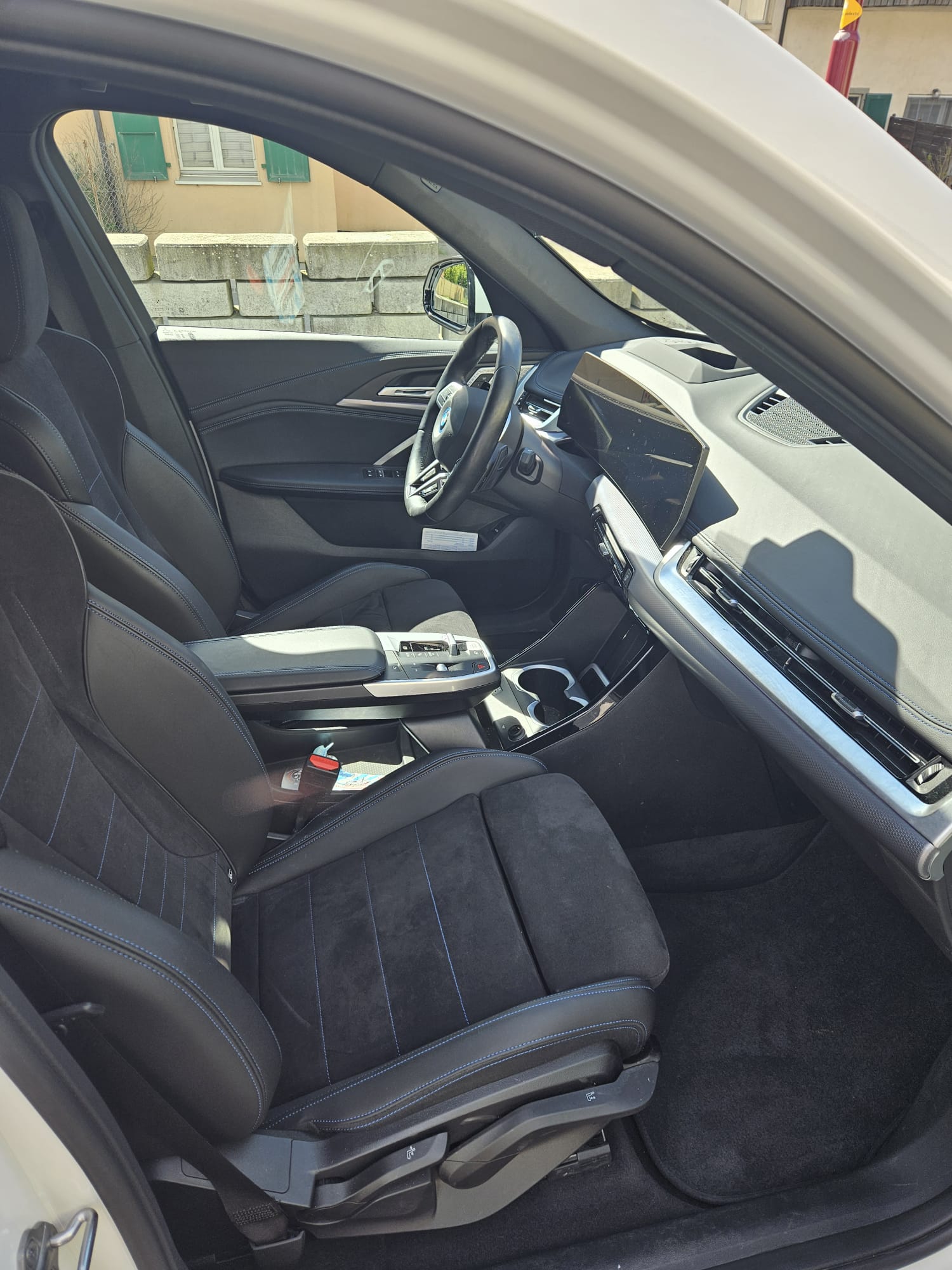 BMW 25e xDrive-image-5