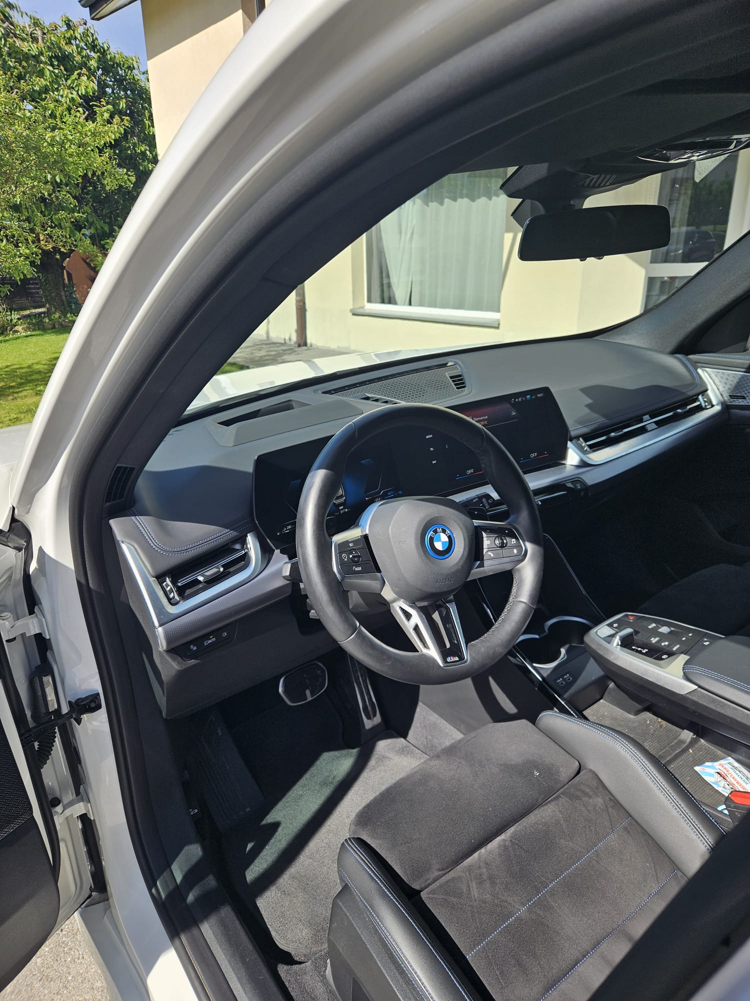BMW 25e xDrive-image-2