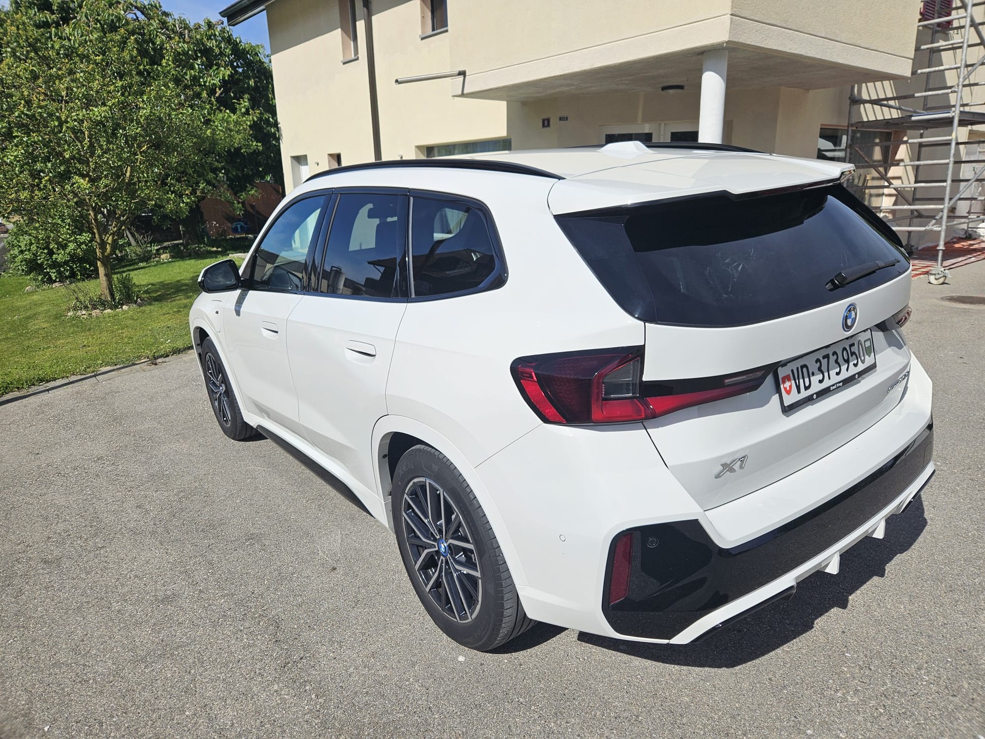 BMW 25e xDrive-image-1