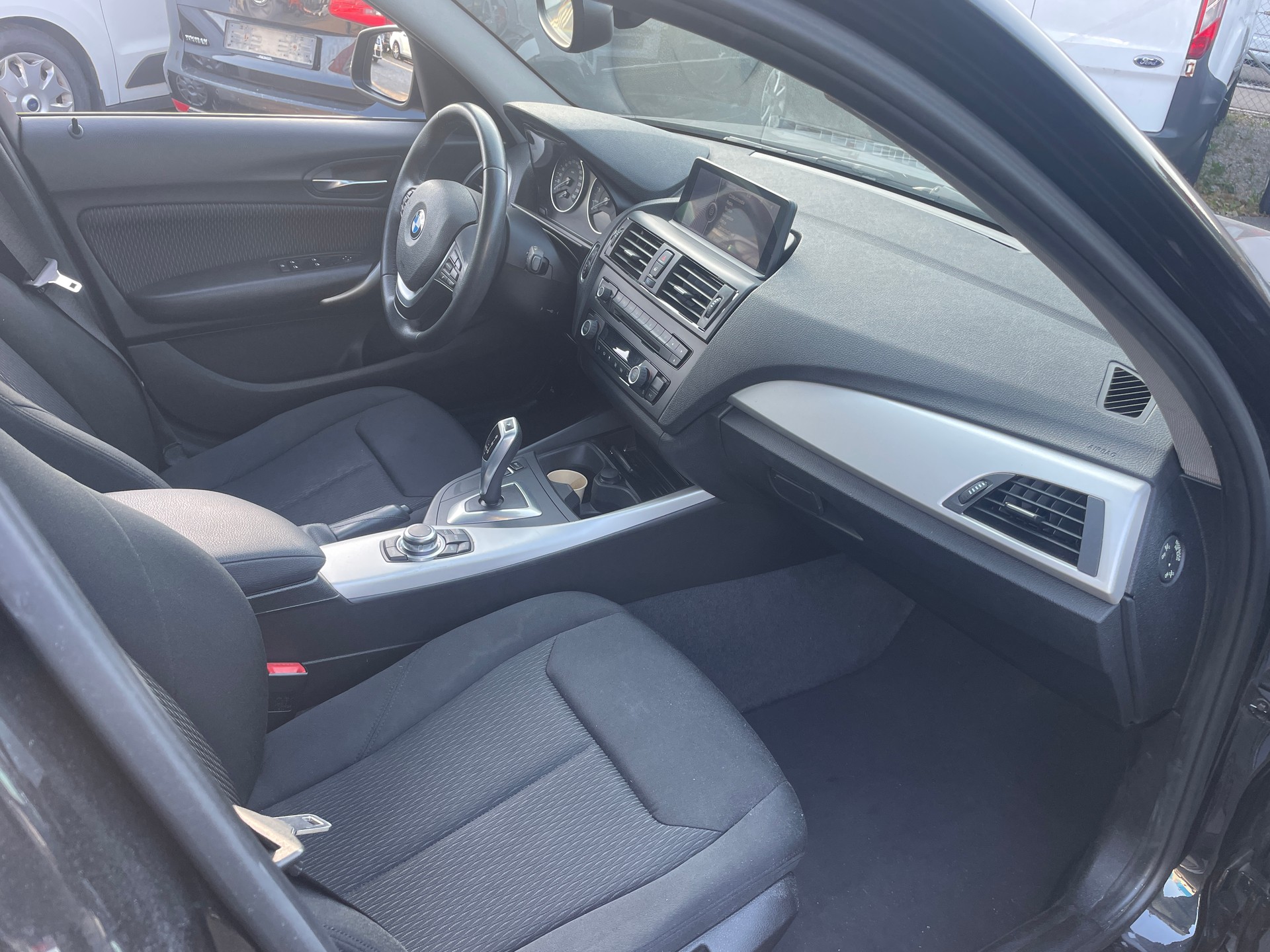 BMW 116i Sport Line Steptronic-image-8