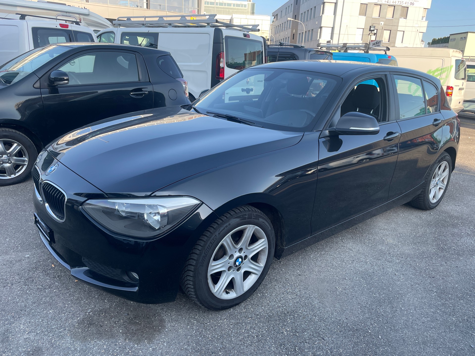 BMW 116i Sport Line Steptronic-image-2
