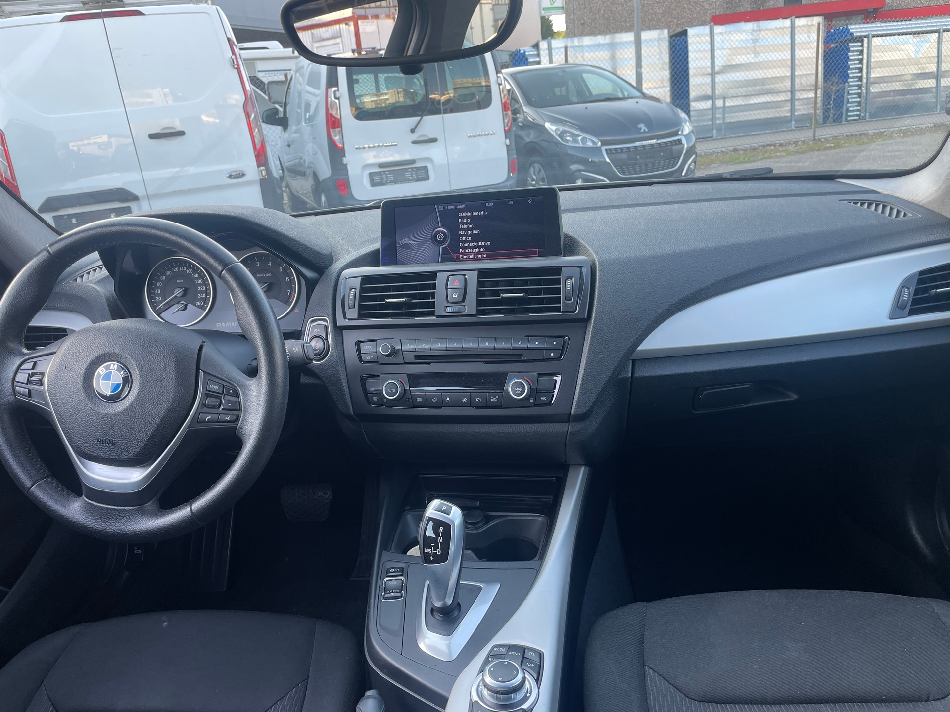 BMW 116i Sport Line Steptronic-image-10