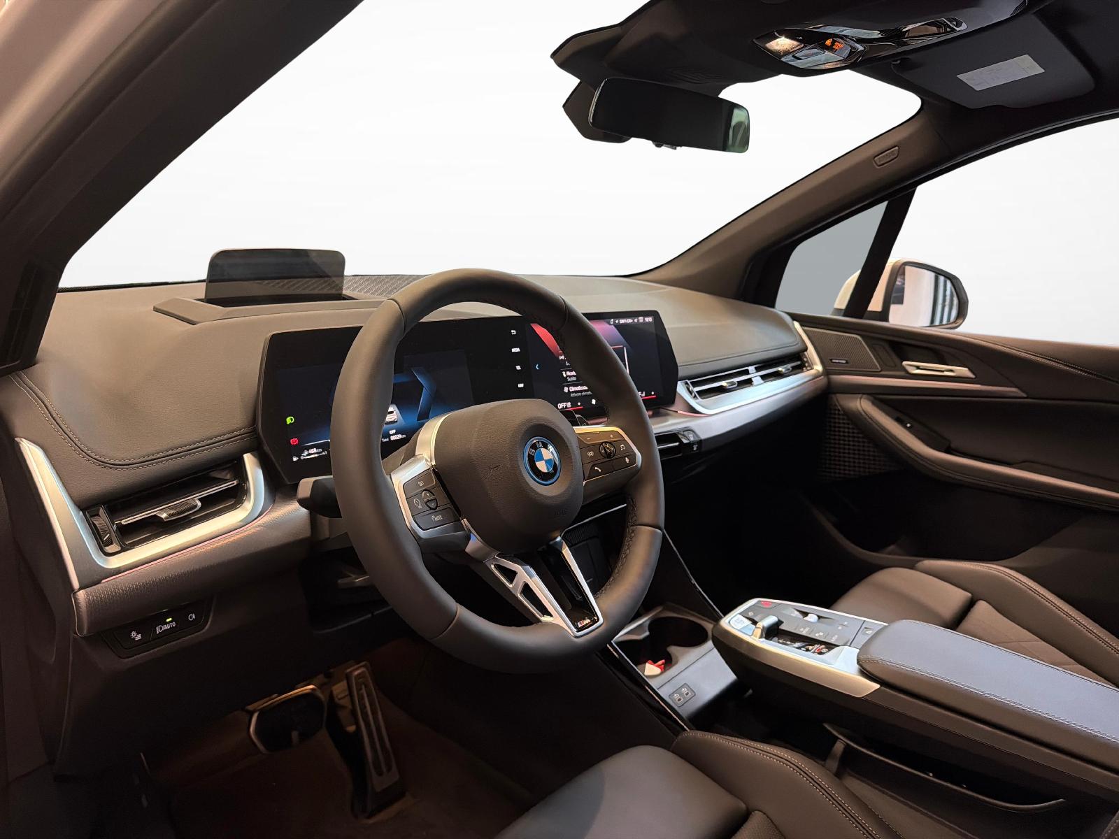 BMW 230e xDrive paddles Active Tourer-image-10