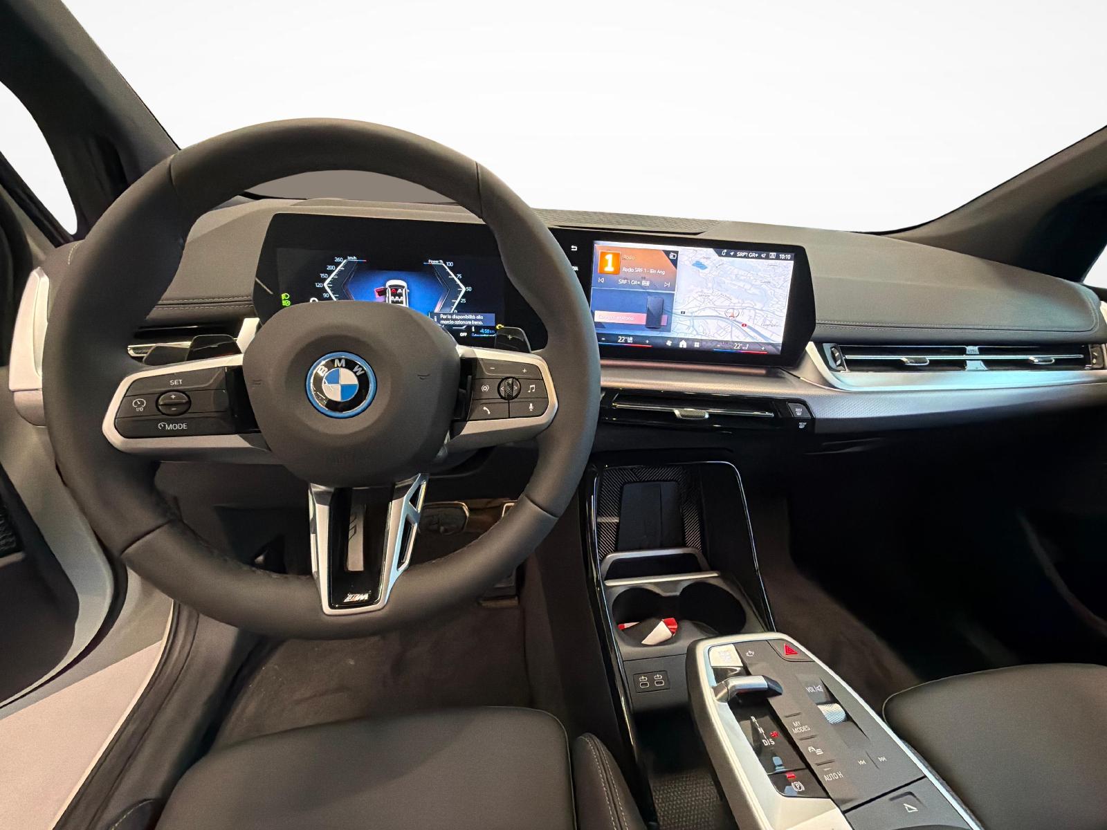 BMW 230e xDrive paddles Active Tourer-image-11