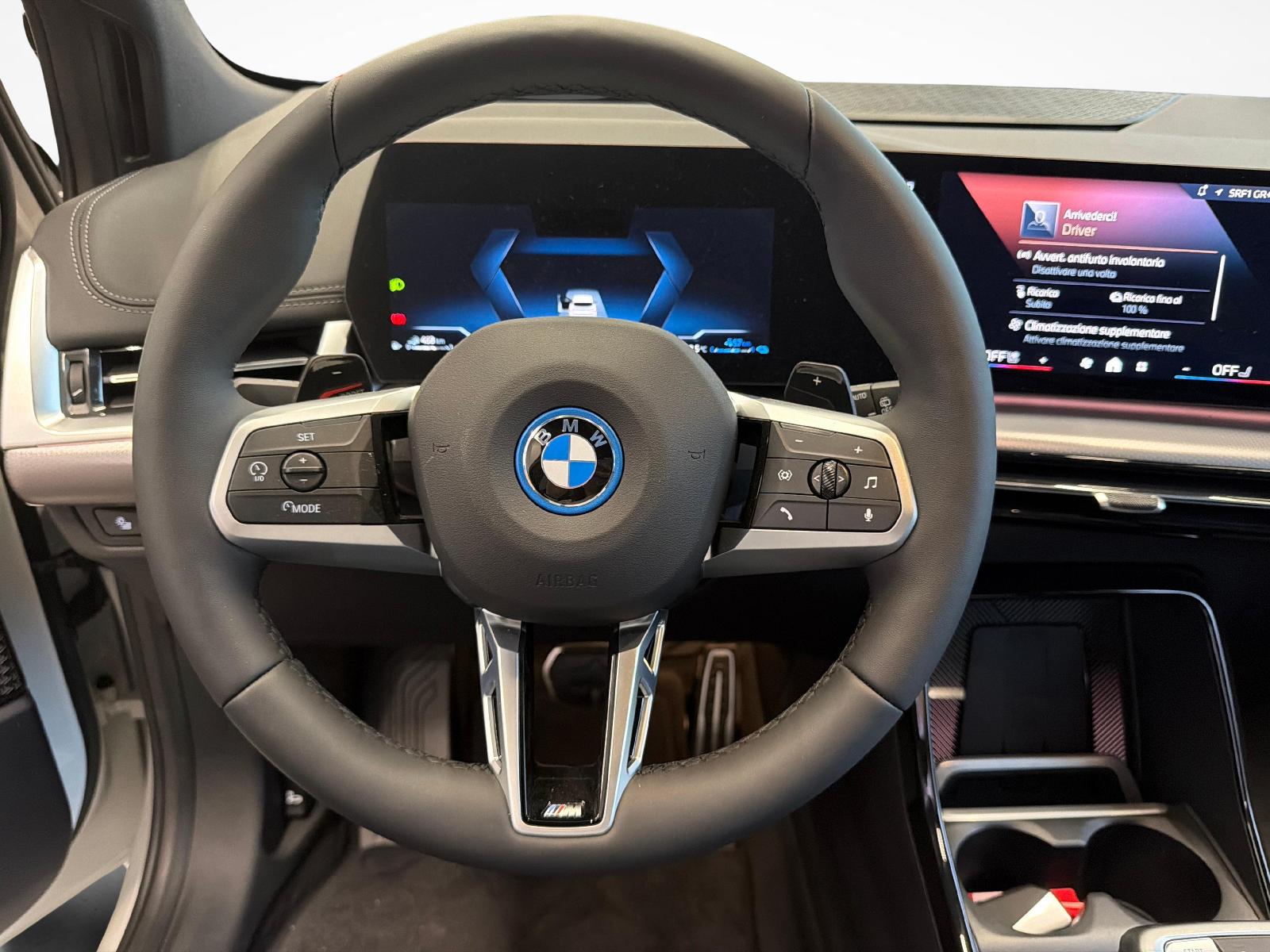 BMW 230e xDrive paddles Active Tourer-image-12