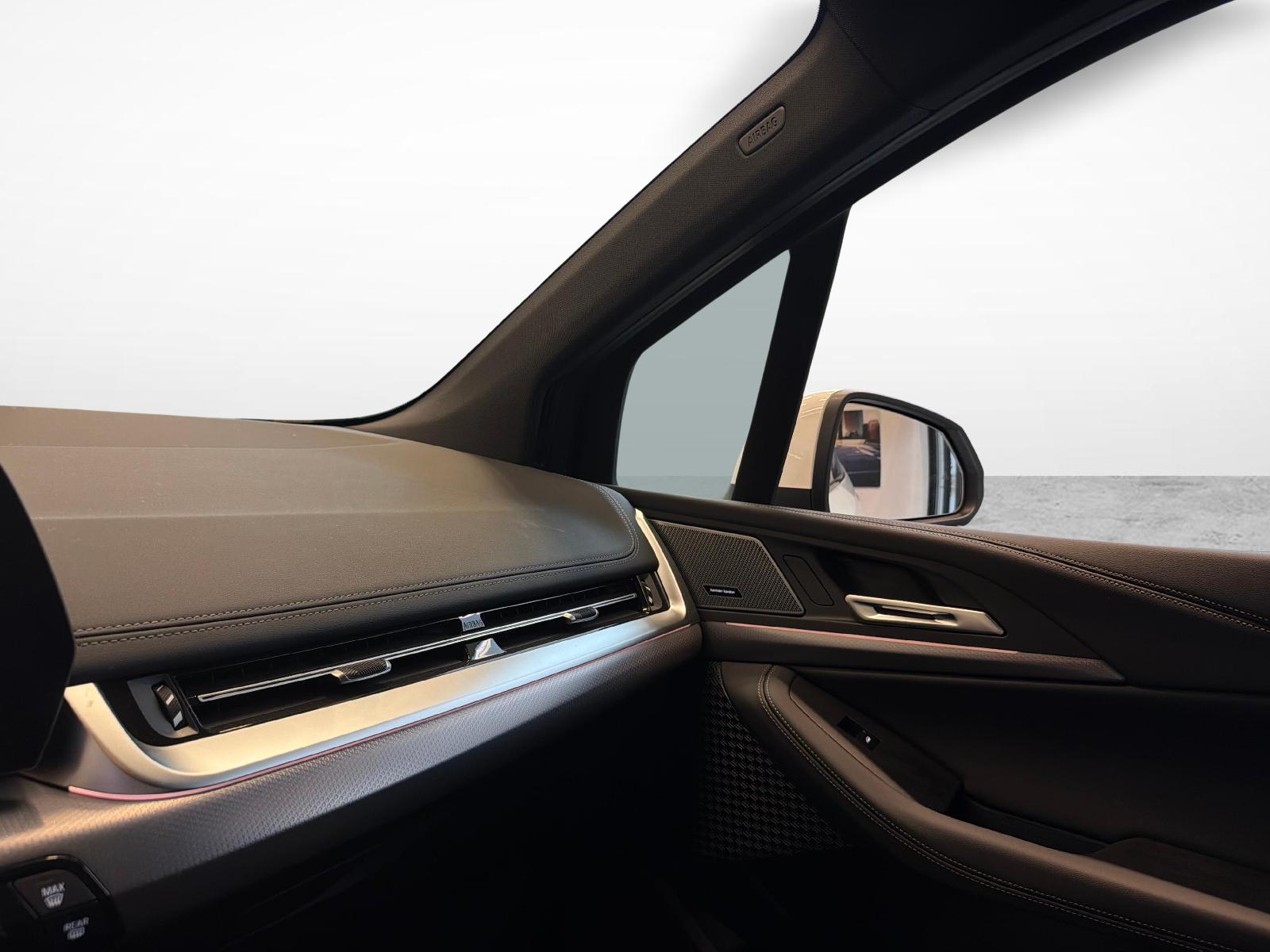 BMW 230e xDrive paddles Active Tourer-image-15