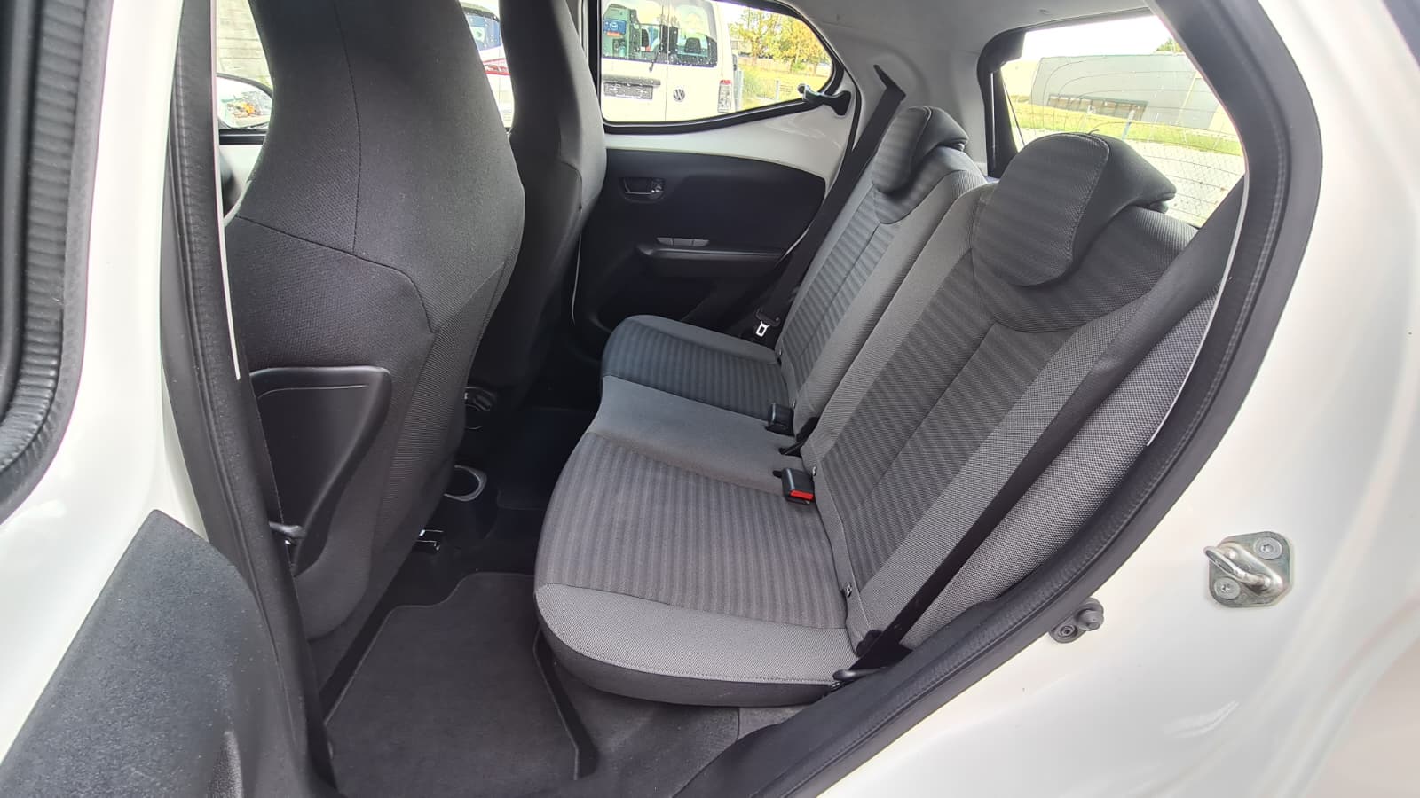 TOYOTA Aygo 1.0 VVT-i Trend X-shift ** RF-Kamera ** Airbag ** Klimaanlage ** DAB-Radio ** LTZ NFK 05.03.2026 **-image-15