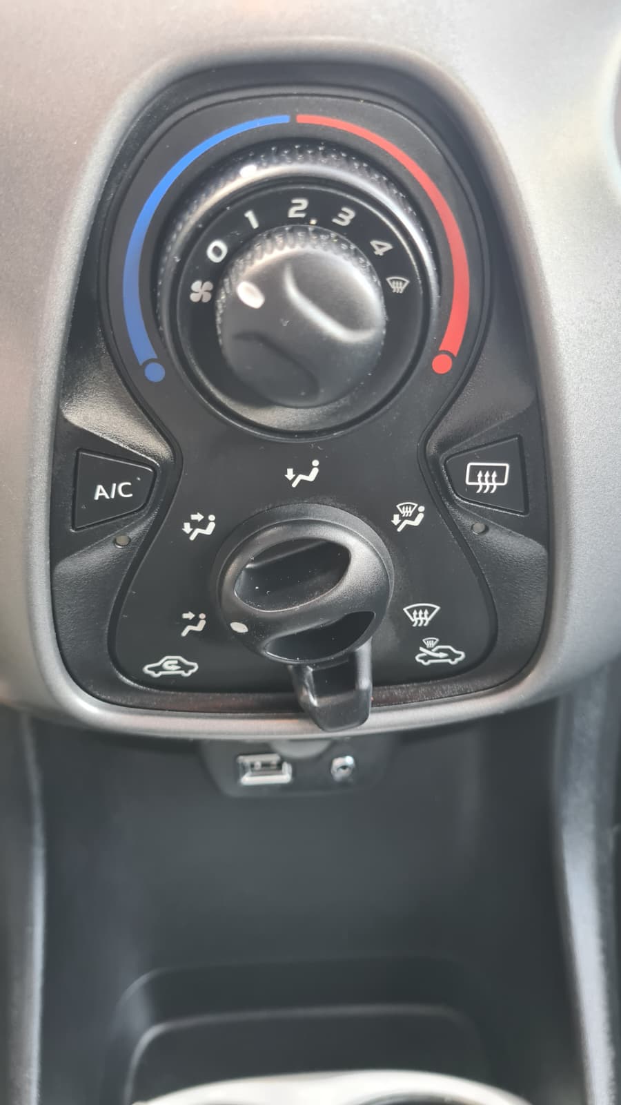 TOYOTA Aygo 1.0 VVT-i Trend X-shift ** RF-Kamera ** Airbag ** Klimaanlage ** DAB-Radio ** LTZ NFK 05.03.2026 **-image-9