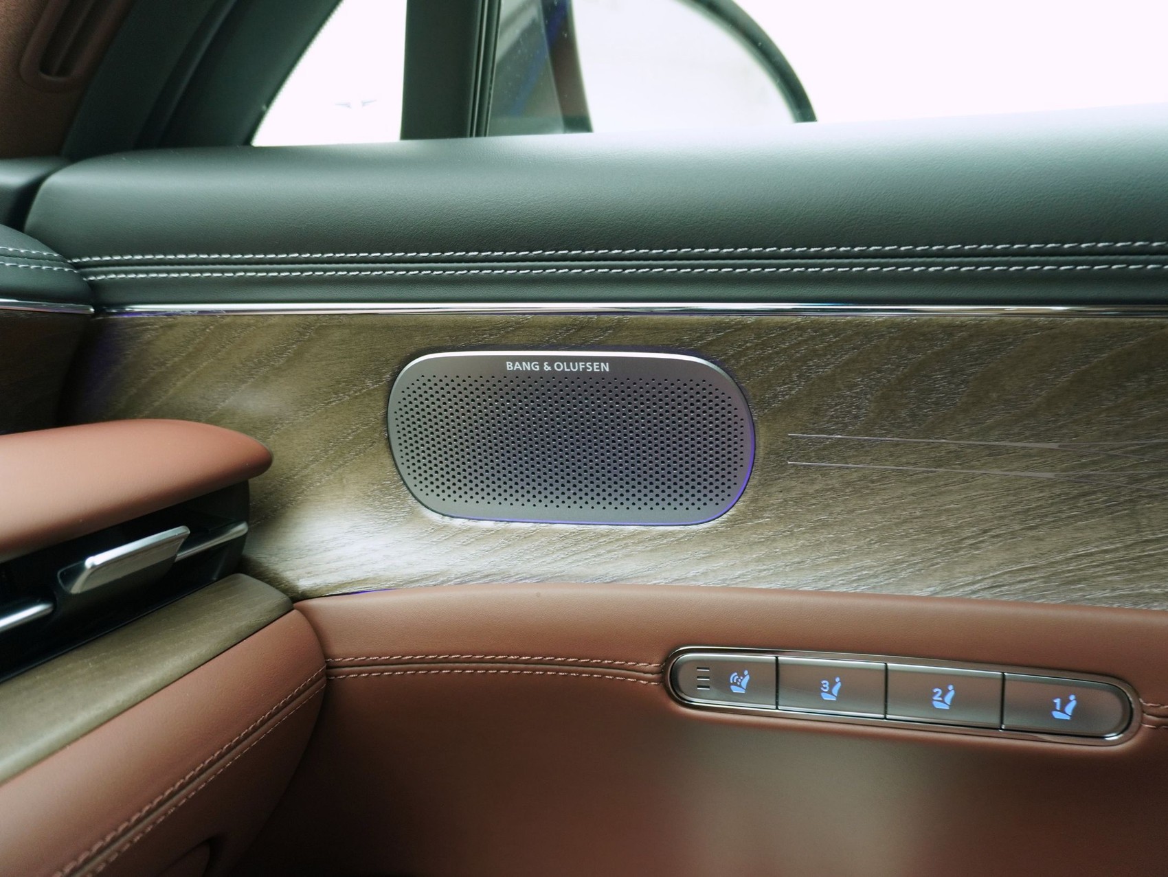 GENESIS G90 3.5T Luxury Plus AWD **Neuwertiger Vorführer**-image-18