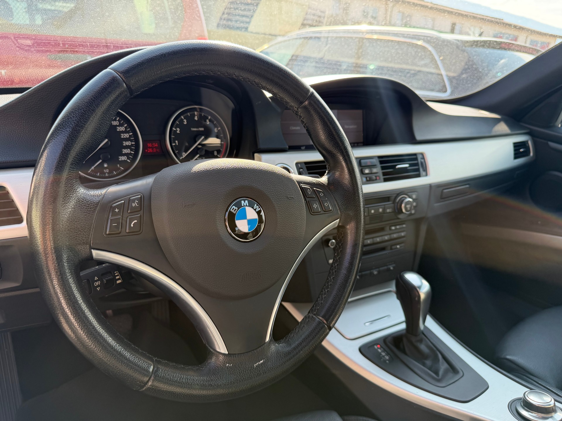 BMW 325xi Coupé-image-11