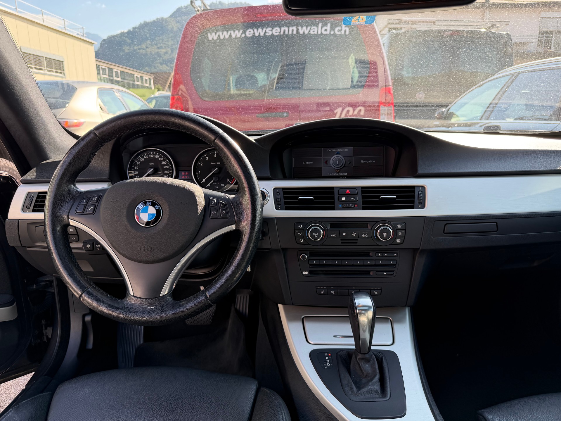 BMW 325xi Coupé-image-10