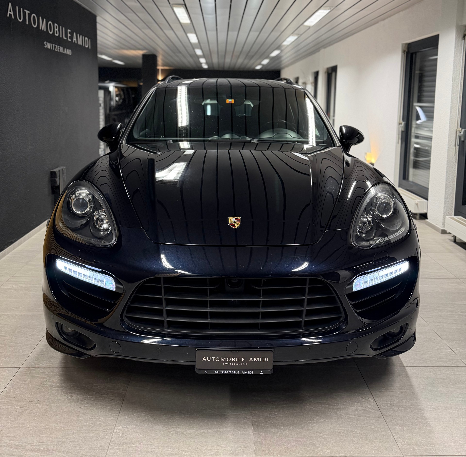 PORSCHE Cayenne Turbo-image-1