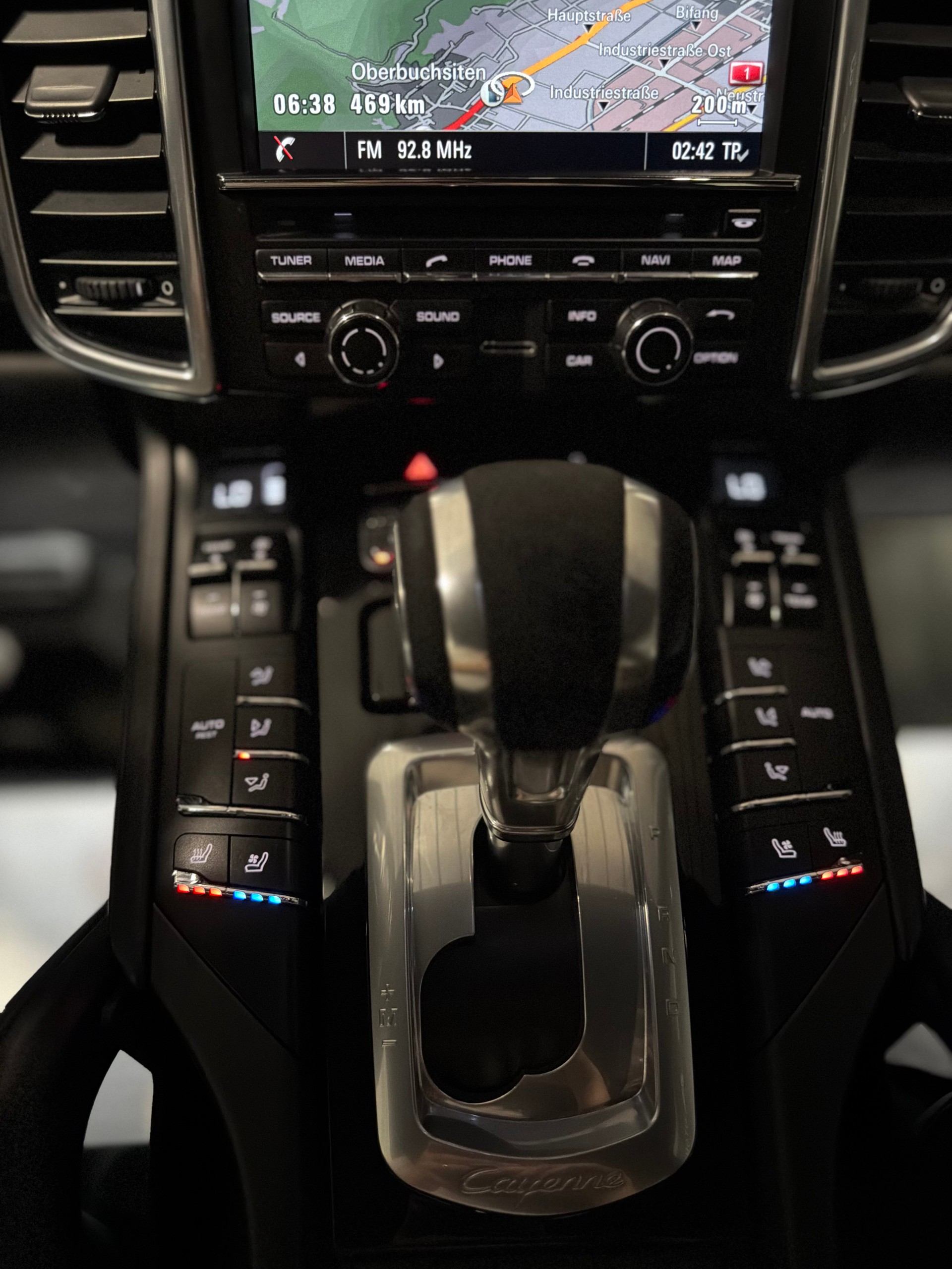 PORSCHE Cayenne Turbo-image-15