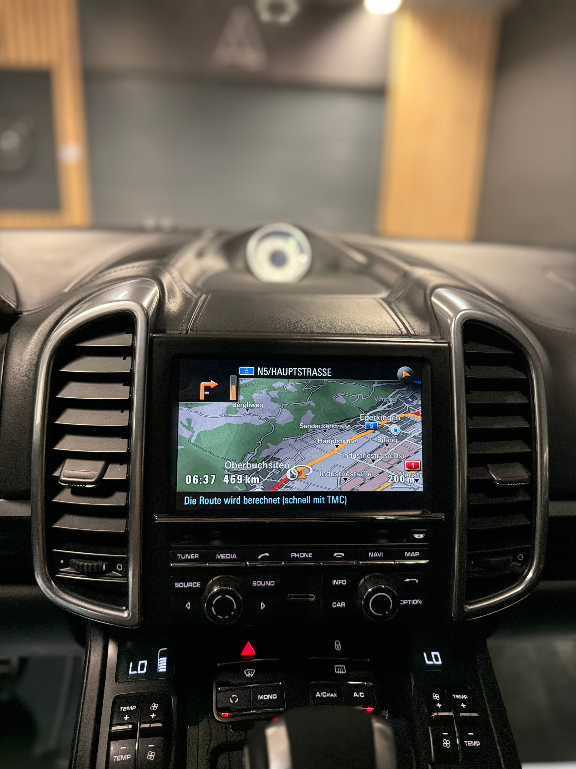 PORSCHE Cayenne Turbo-image-14