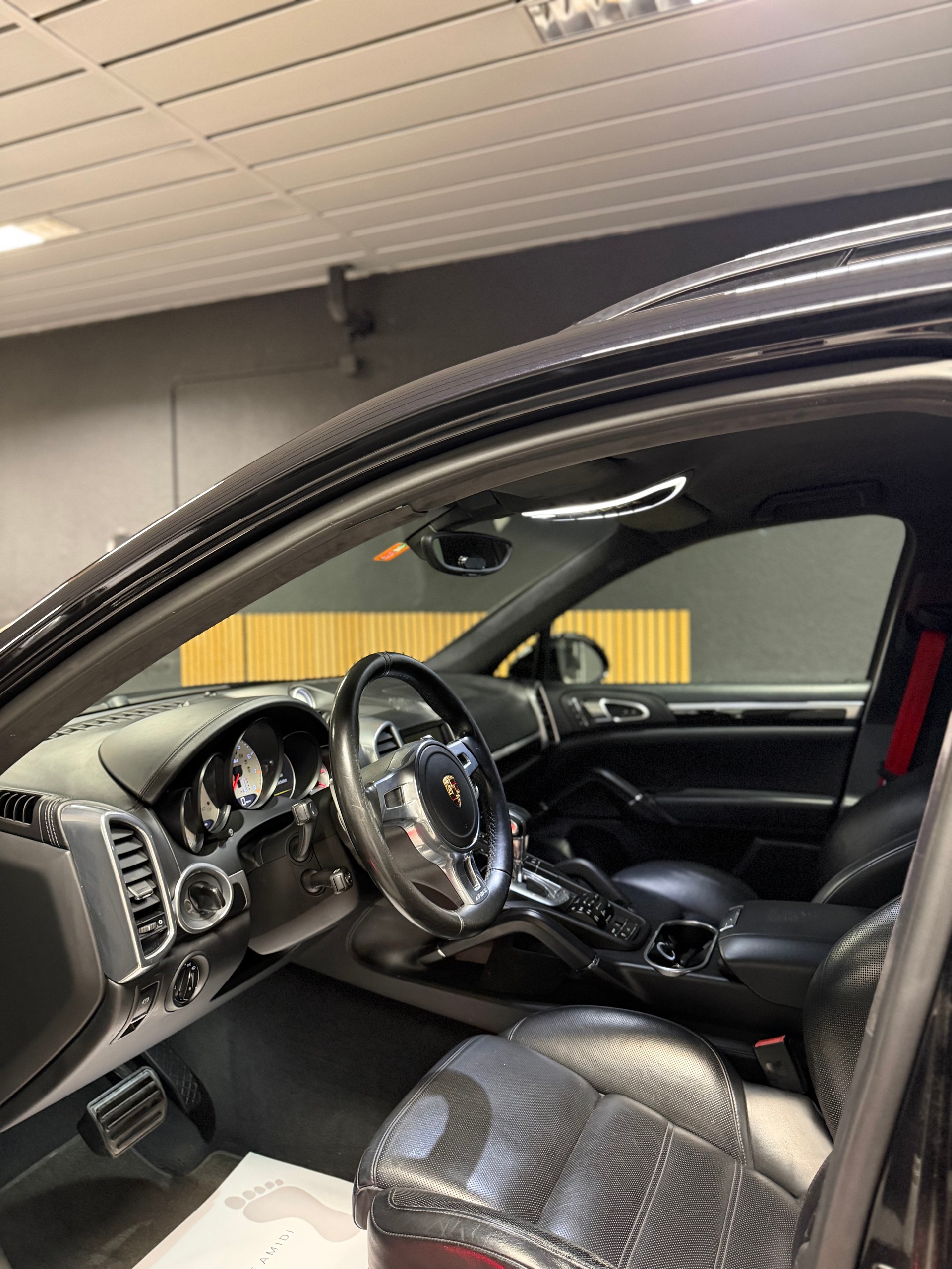 PORSCHE Cayenne Turbo-image-6