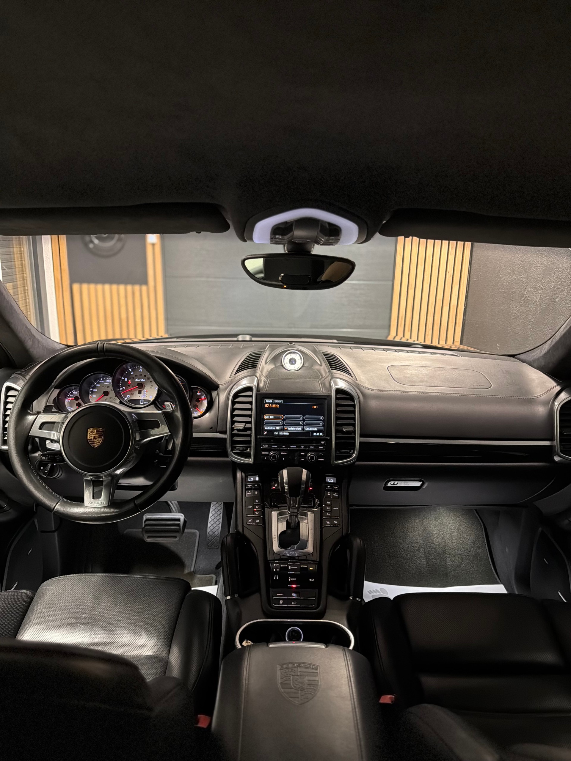 PORSCHE Cayenne Turbo-image-8