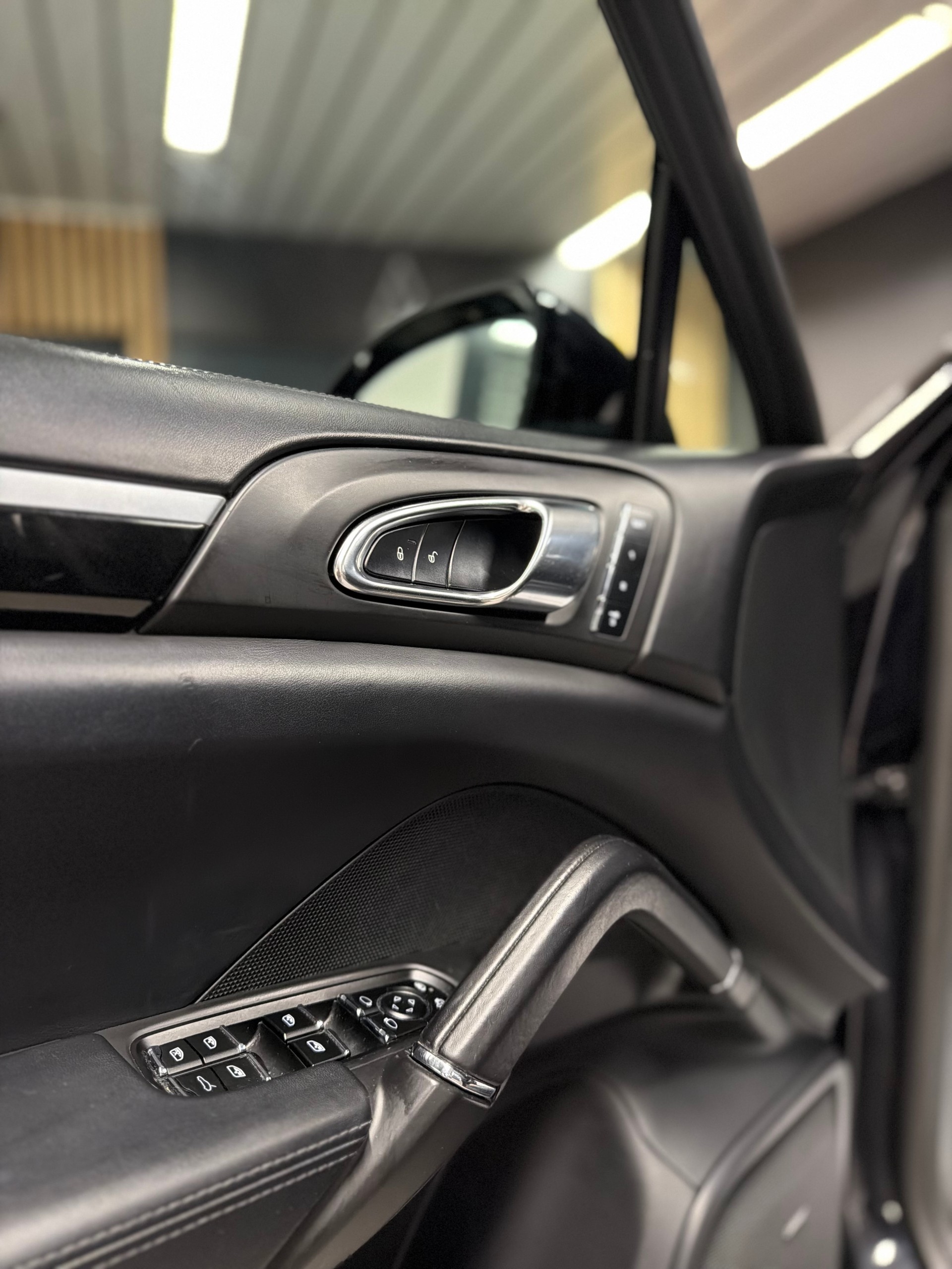 PORSCHE Cayenne Turbo-image-12