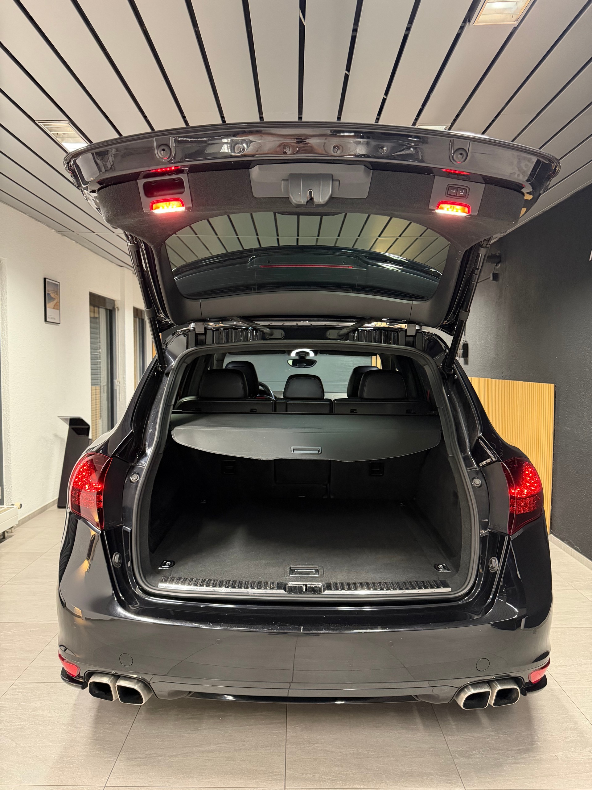 PORSCHE Cayenne Turbo-image-5