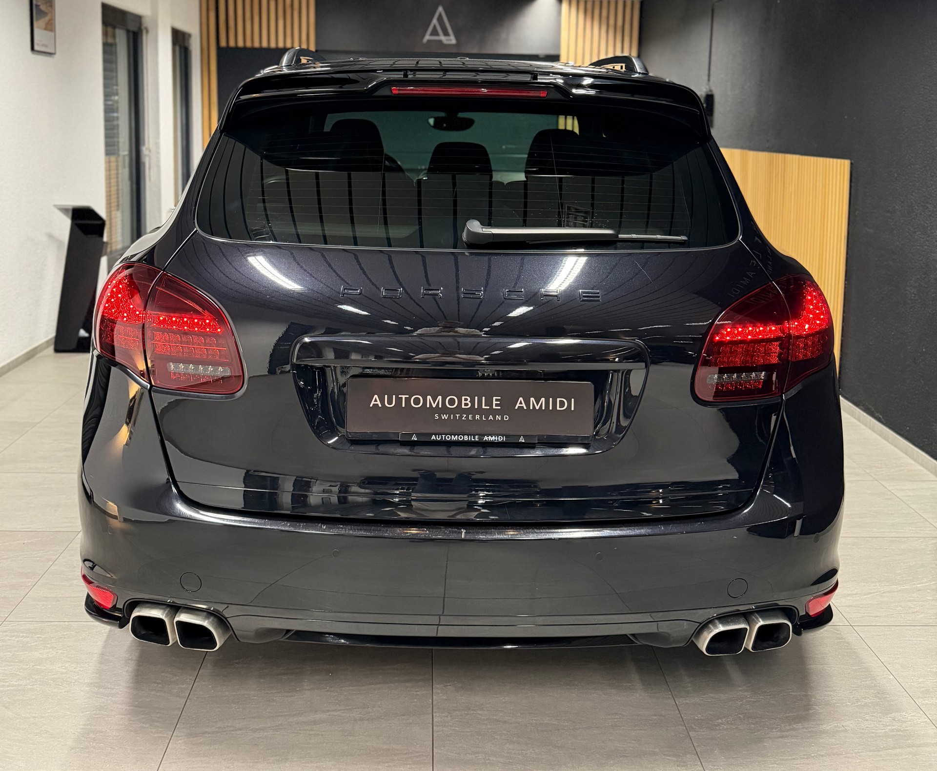 PORSCHE Cayenne Turbo-image-3