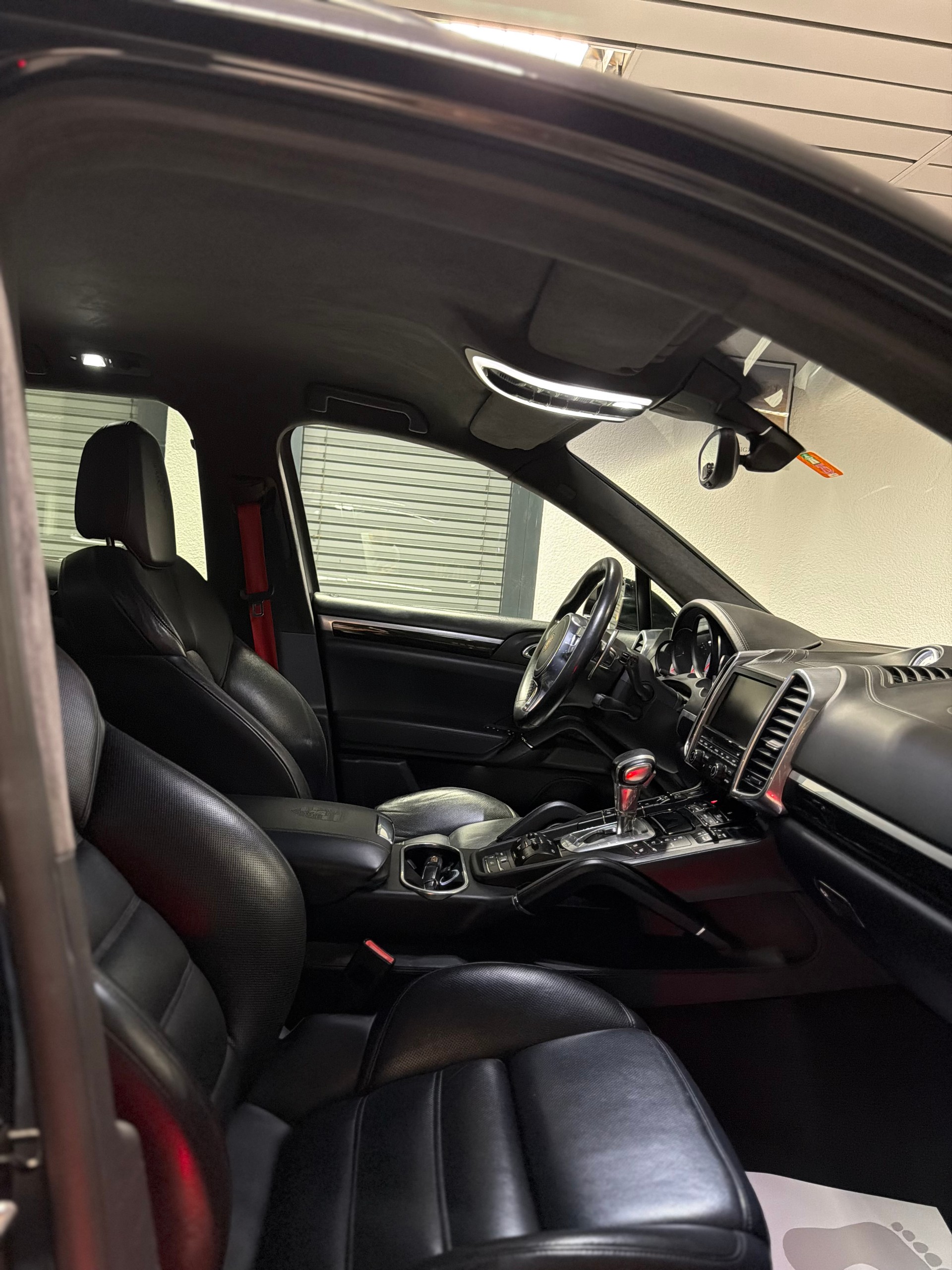 PORSCHE Cayenne Turbo-image-7