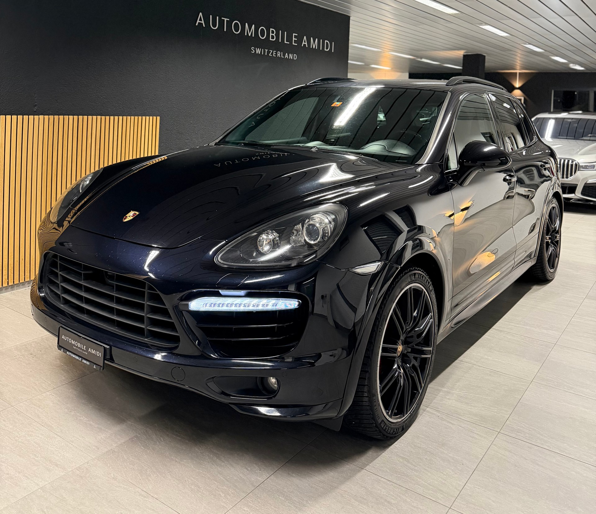 PORSCHE Cayenne Turbo-image-0