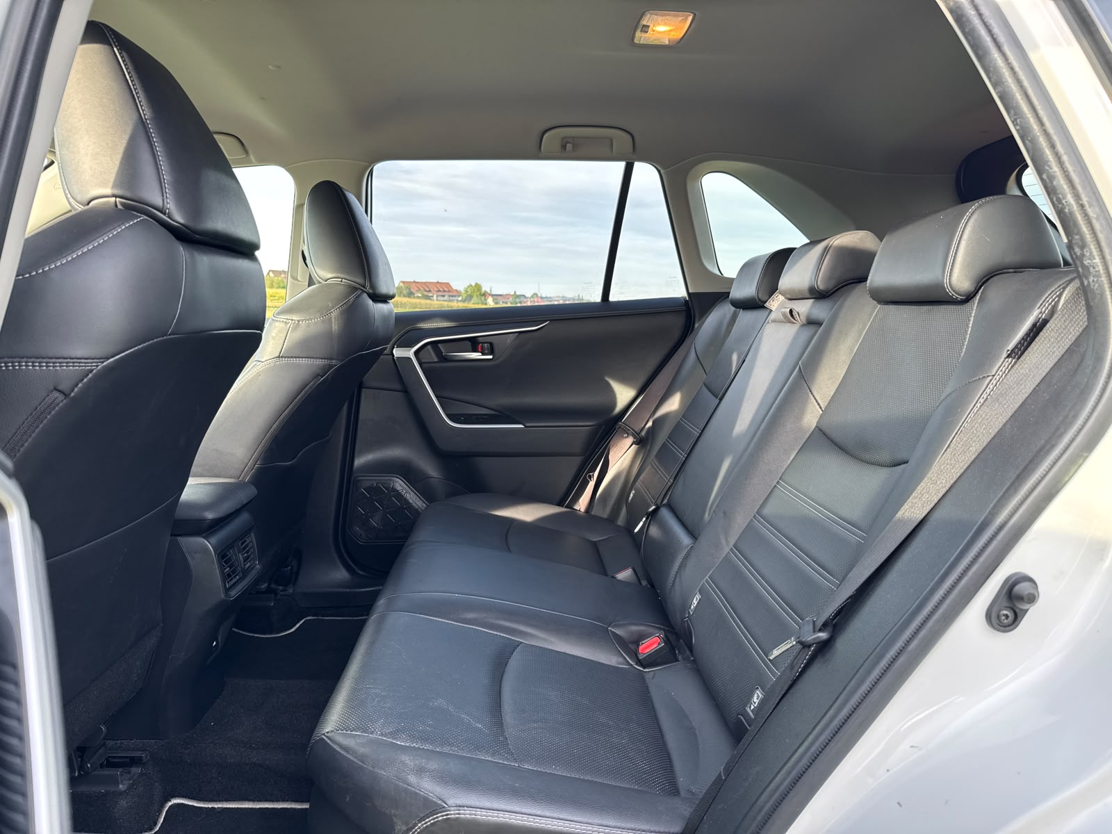 TOYOTA 2.5 HEV Premium-image-4