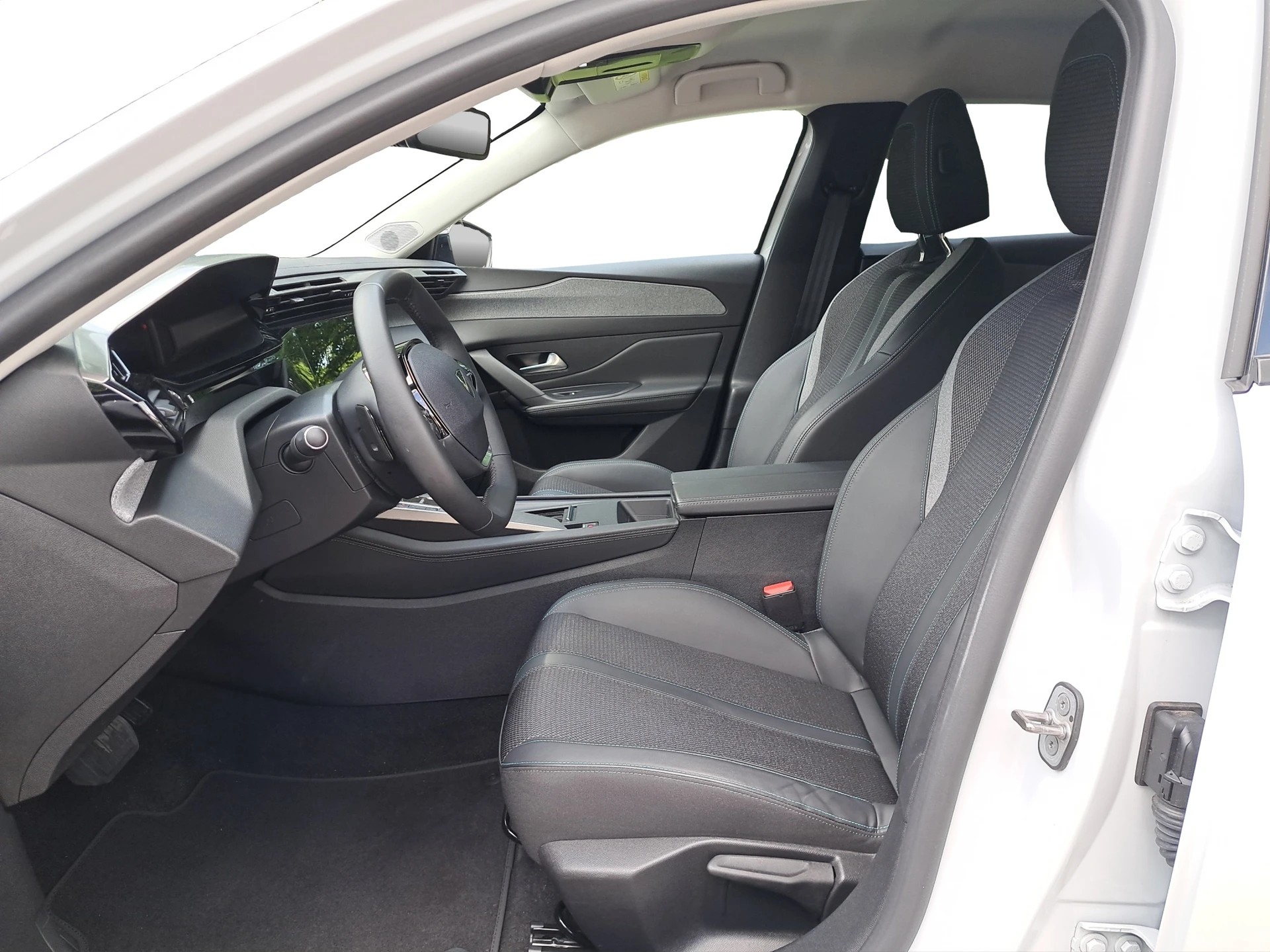 PEUGEOT 308 SW 1.5 BlueHDI Allure Pack EAT8 *Anhängerkupplung*-image-6