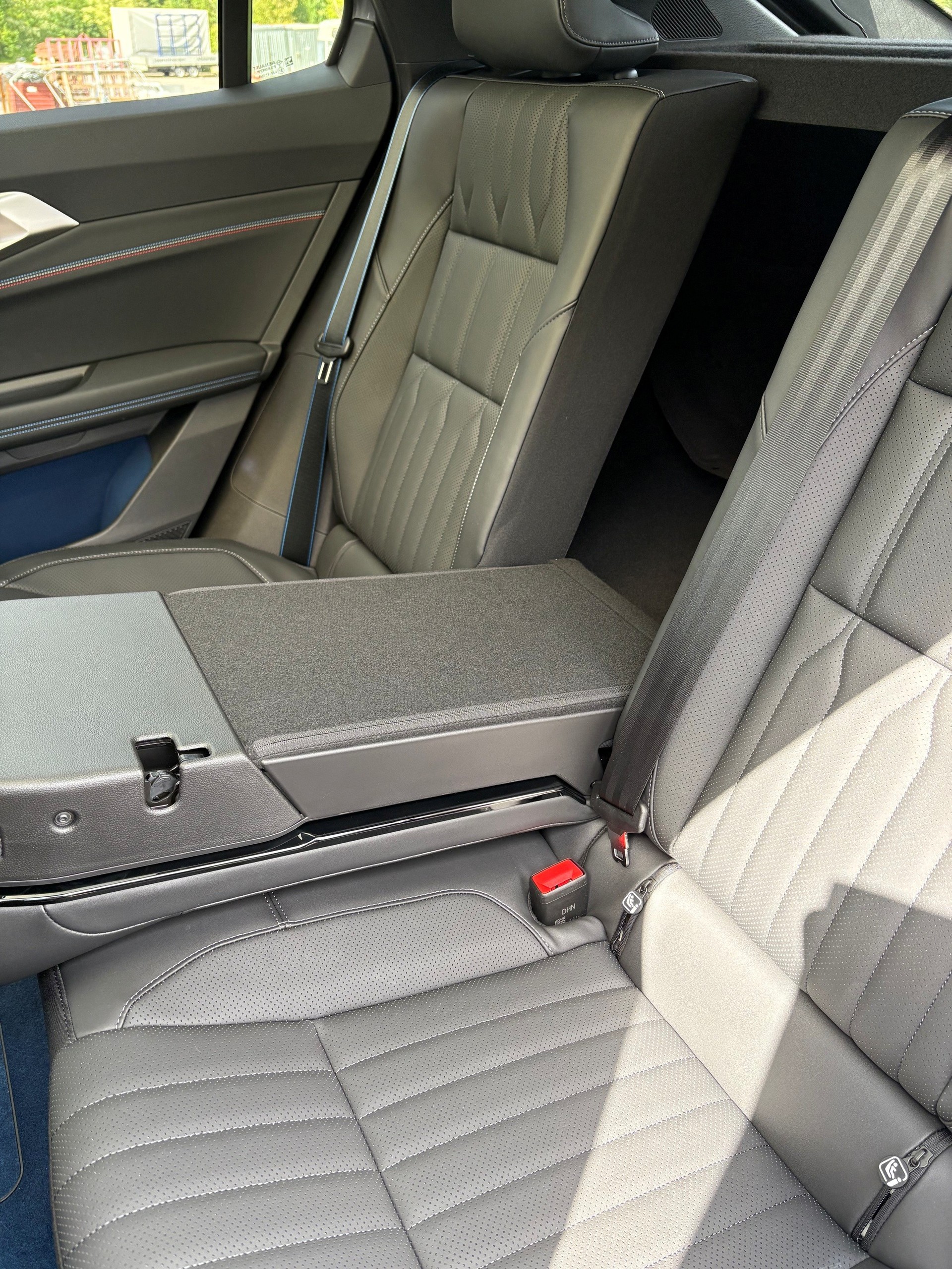 RENAULT Rafale 1.2 E-Tech Plug-in Hybrid 300 4x4 Atelier Alpine-image-4