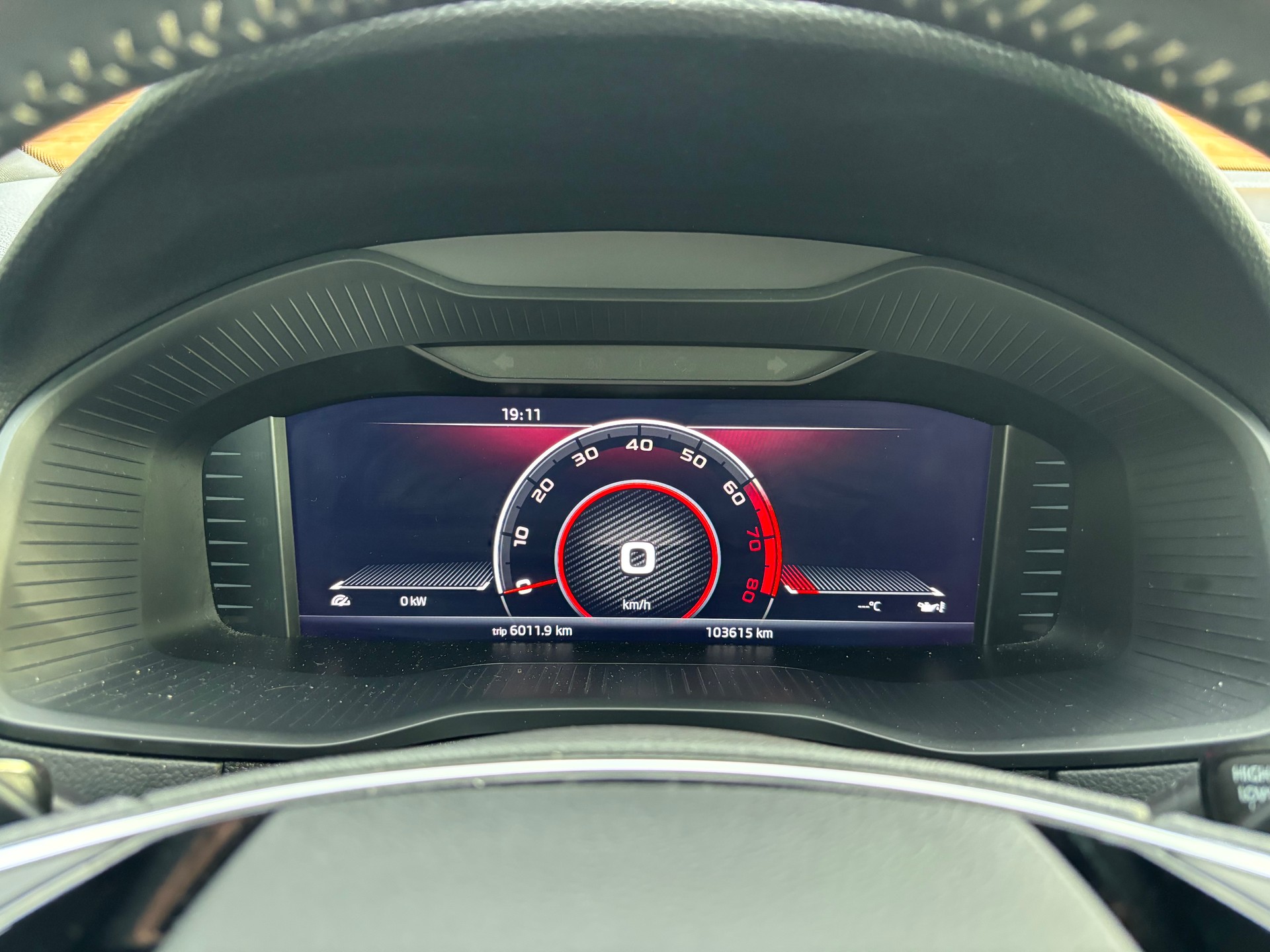 SKODA Karoq 1.5 TSI ACT SportLine DSG-image-12