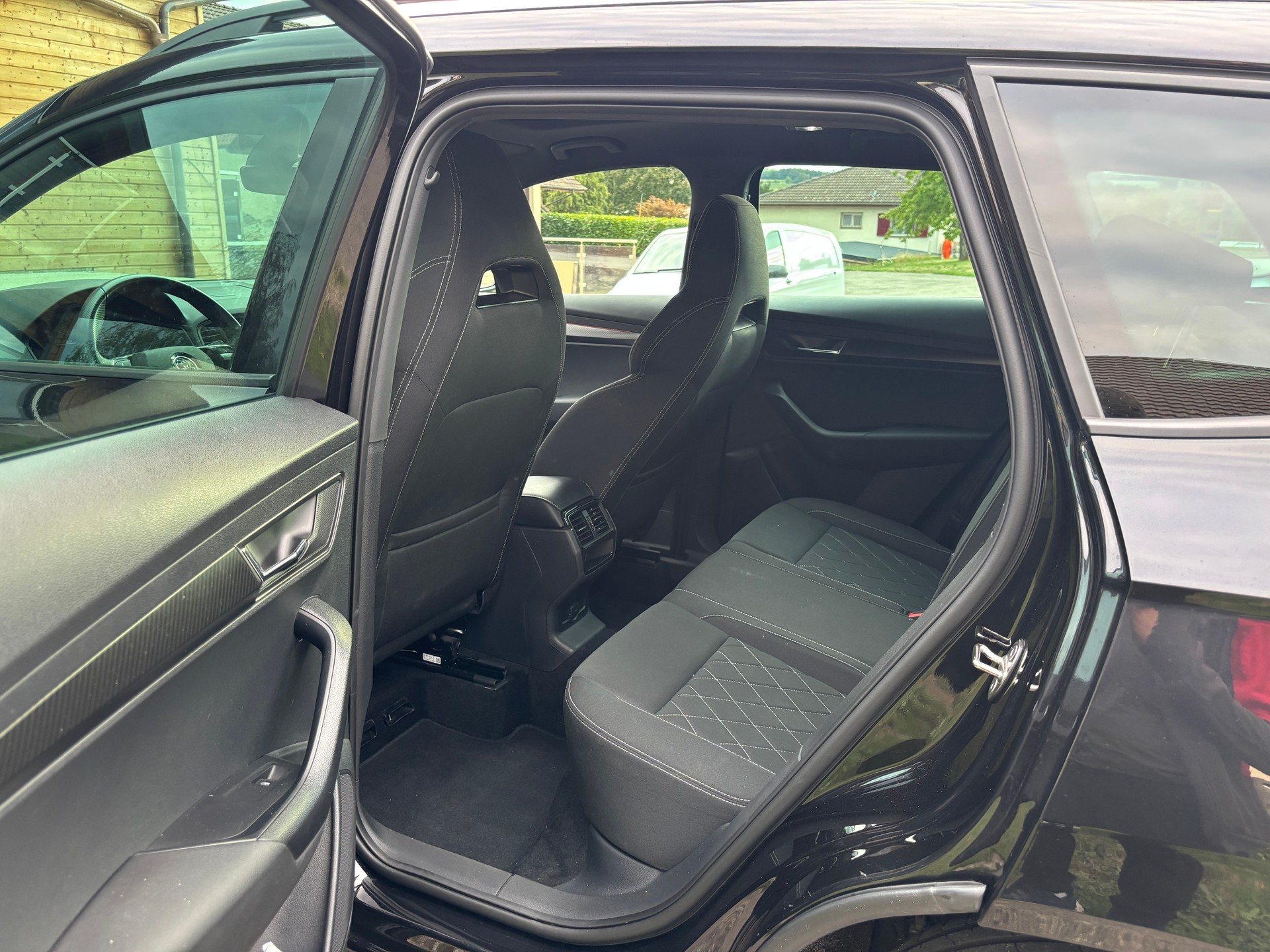 SKODA Karoq 1.5 TSI ACT SportLine DSG-image-10