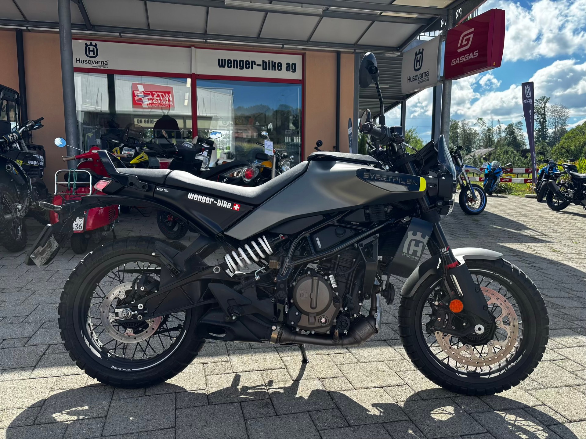 HUSQVARNA Svartpilen 125