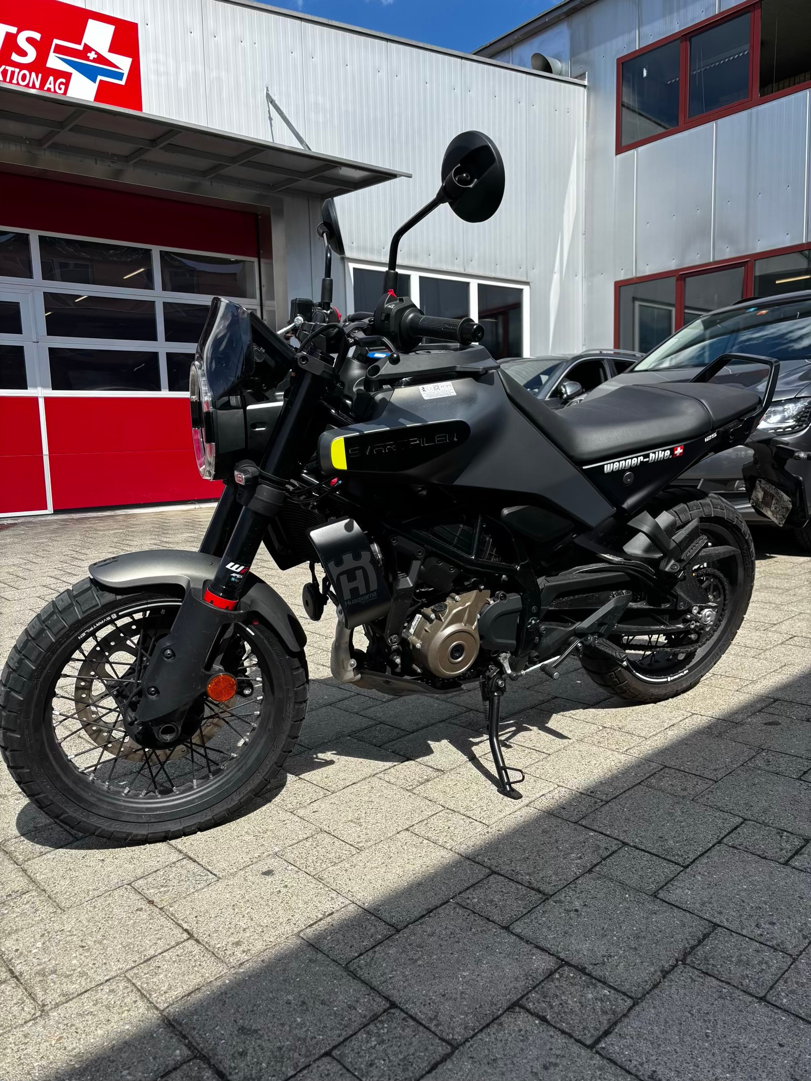 HUSQVARNA Svartpilen 125-image-5