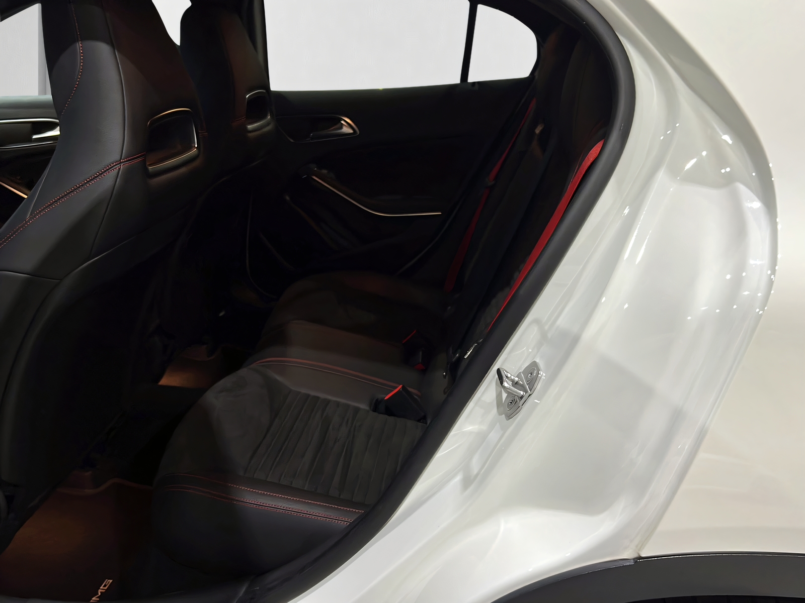 MERCEDES-BENZ GLA 45 AMG 4Matic 7G-DCT**Panodach,Rückfahrtkamera,Frisch ab MFK**-image-8