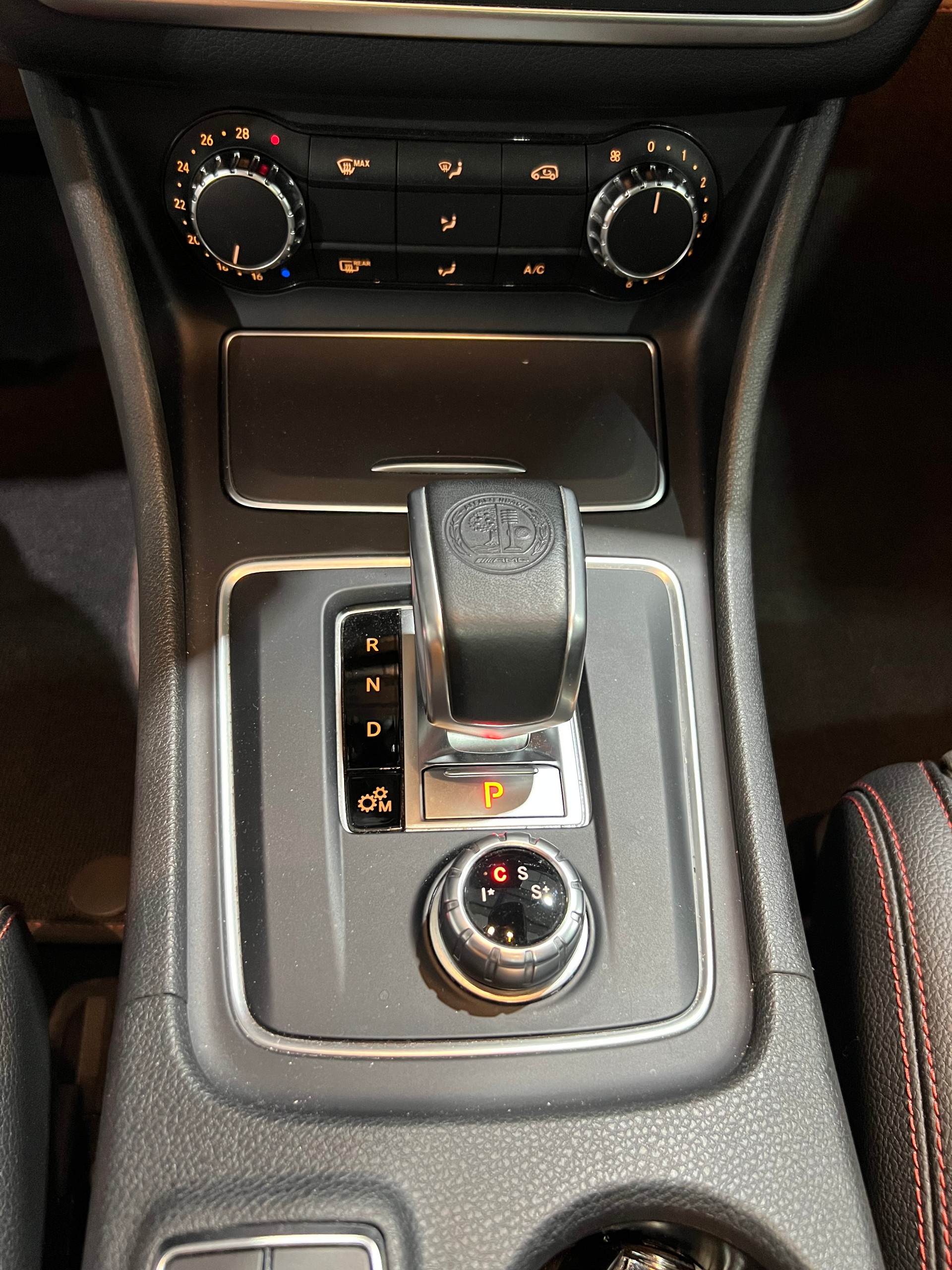 MERCEDES-BENZ GLA 45 AMG 4Matic 7G-DCT**Panodach,Rückfahrtkamera,Frisch ab MFK**-image-12