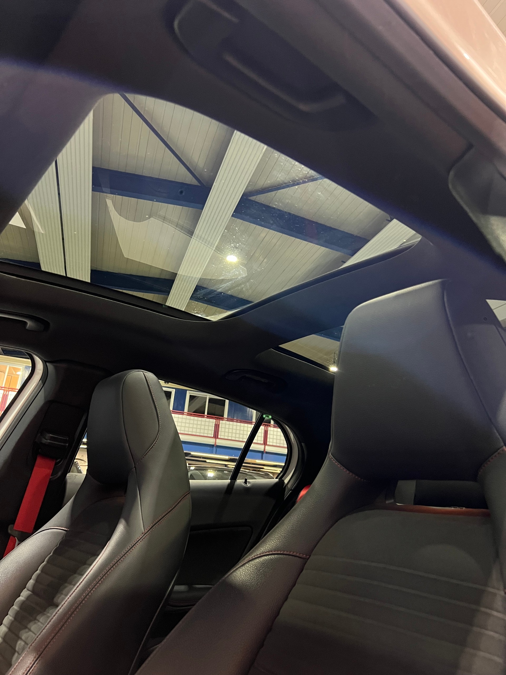 MERCEDES-BENZ GLA 45 AMG 4Matic 7G-DCT**Panodach,Rückfahrtkamera,Frisch ab MFK**-image-9