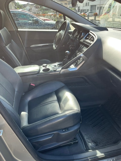 PEUGEOT 3008 1.6 VTi 156 Platinum-image-6