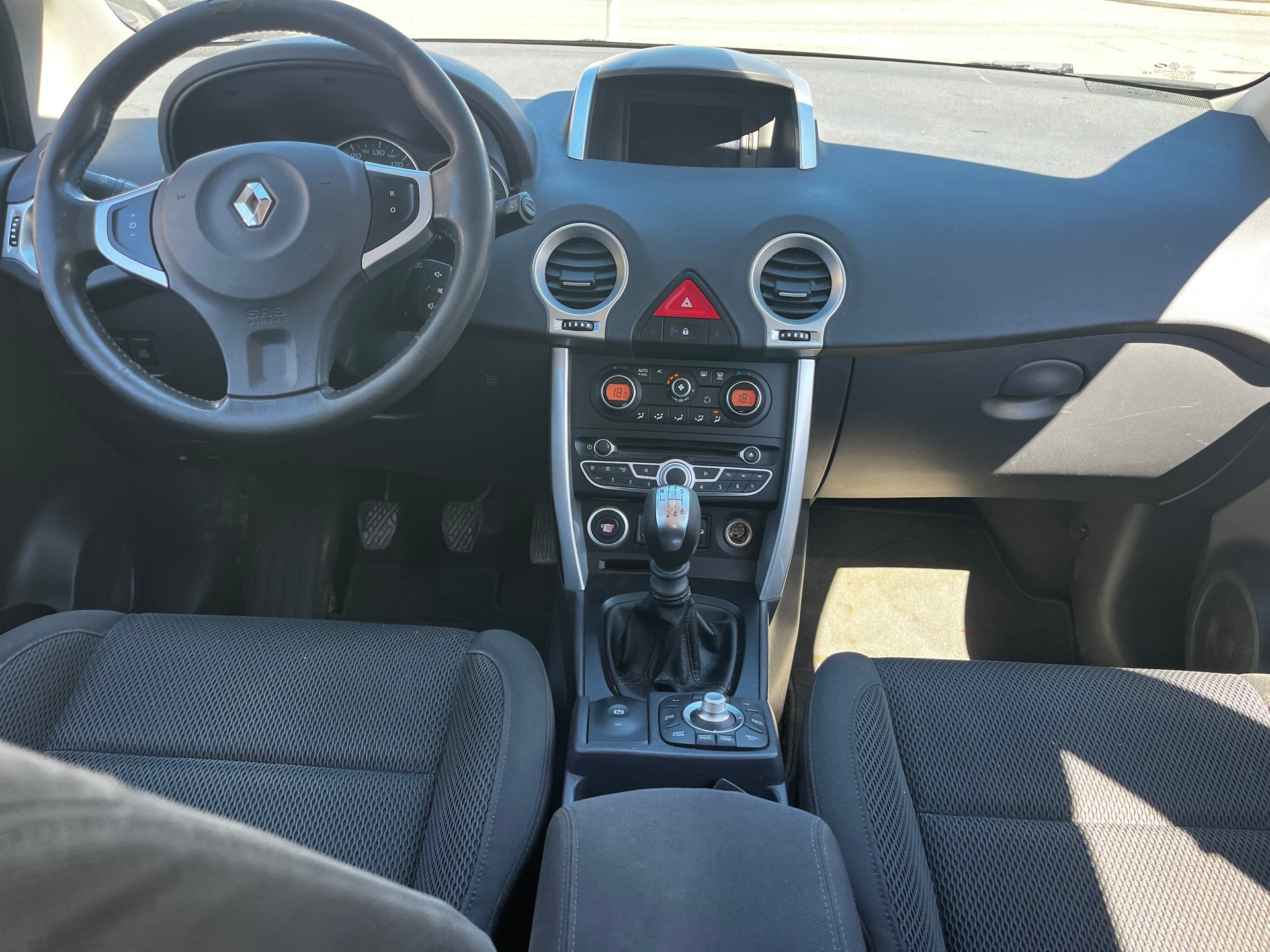 RENAULT Koleos 2.5 Dynamique Luxe 4x4-image-10
