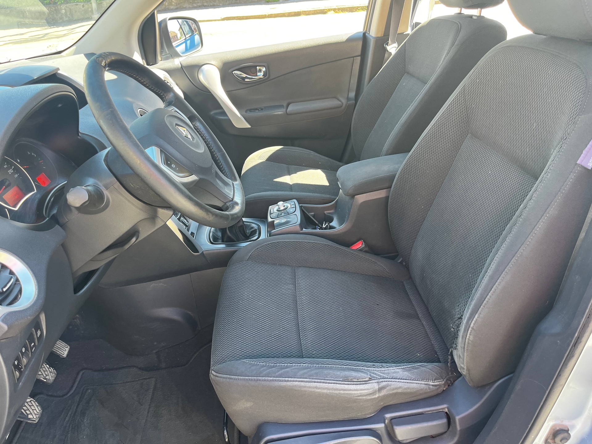 RENAULT Koleos 2.5 Dynamique Luxe 4x4-image-9