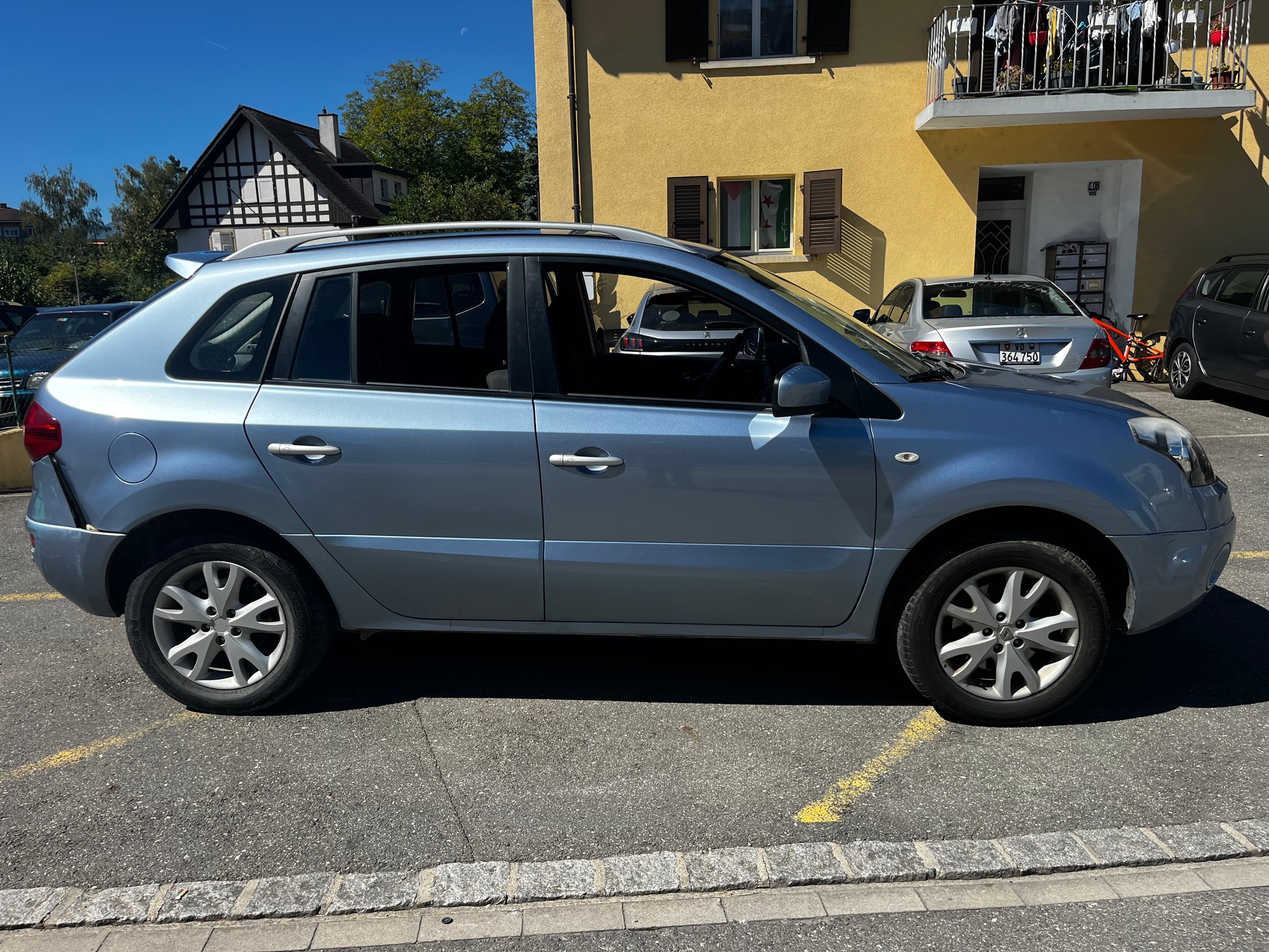 RENAULT Koleos 2.5 Dynamique Luxe 4x4-image-3