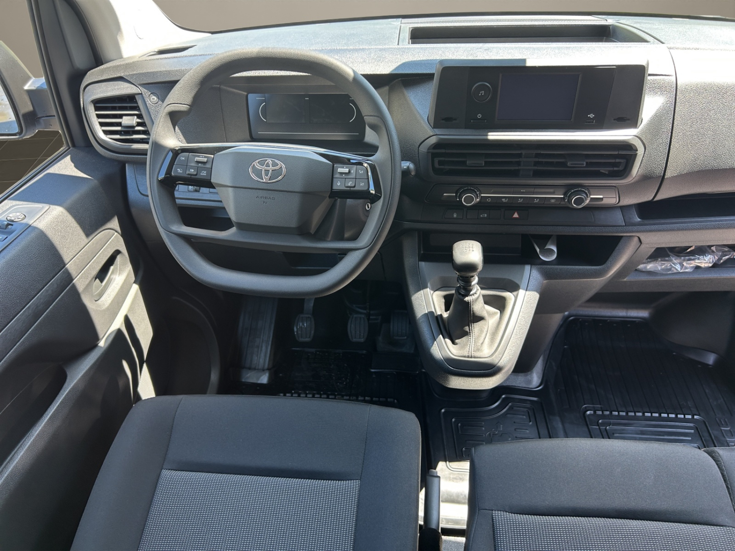 TOYOTA PROACE Van L2 2.0 D Active-image-13