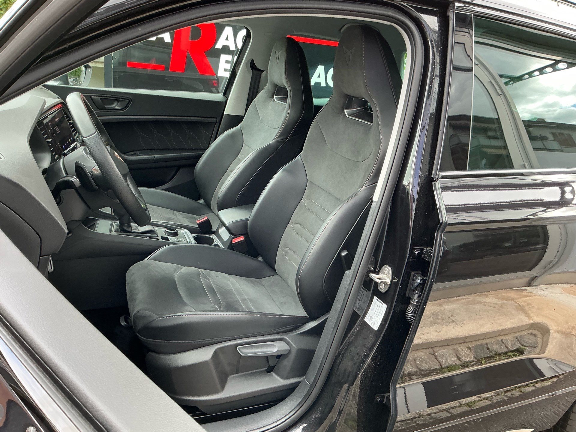 CUPRA Ateca 4Drive *** ANHÄNGERKUPPLUNG & 5 JAHRE WERKSGARANTIE ***-image-7