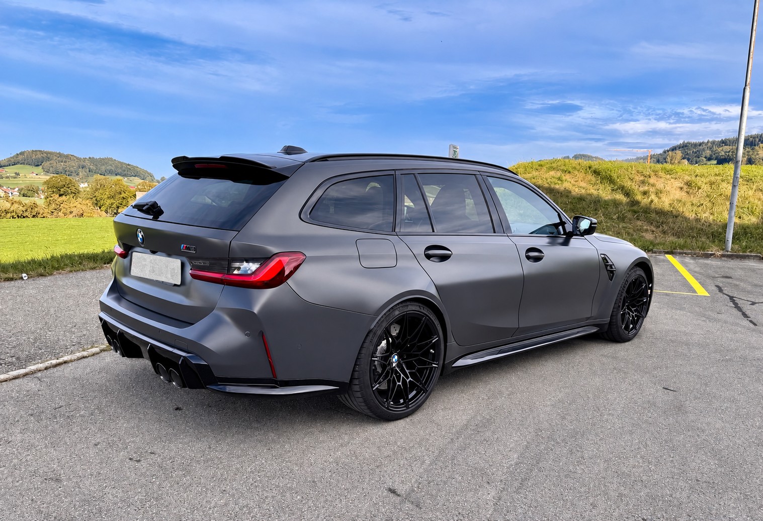BMW M3 Competition xDrive-image-1