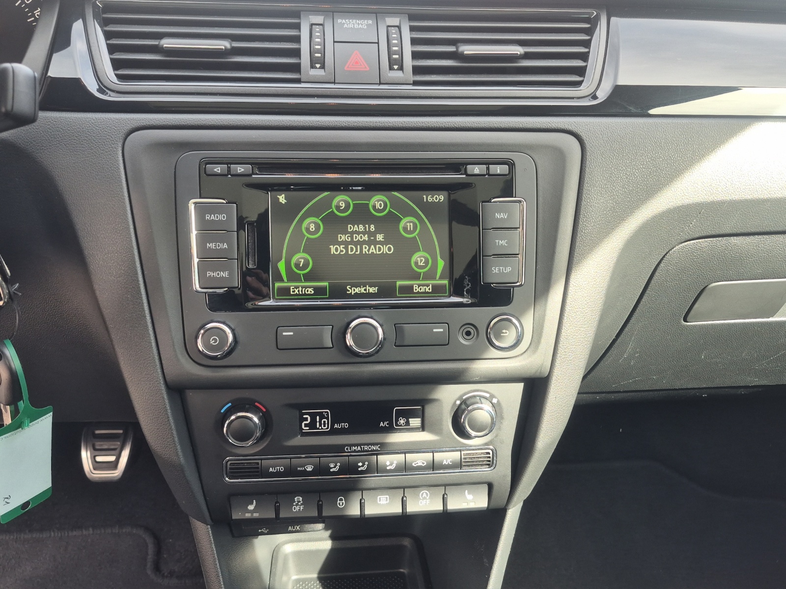 SKODA Rapid Spaceback 1.2 TSI Elegance-image-10
