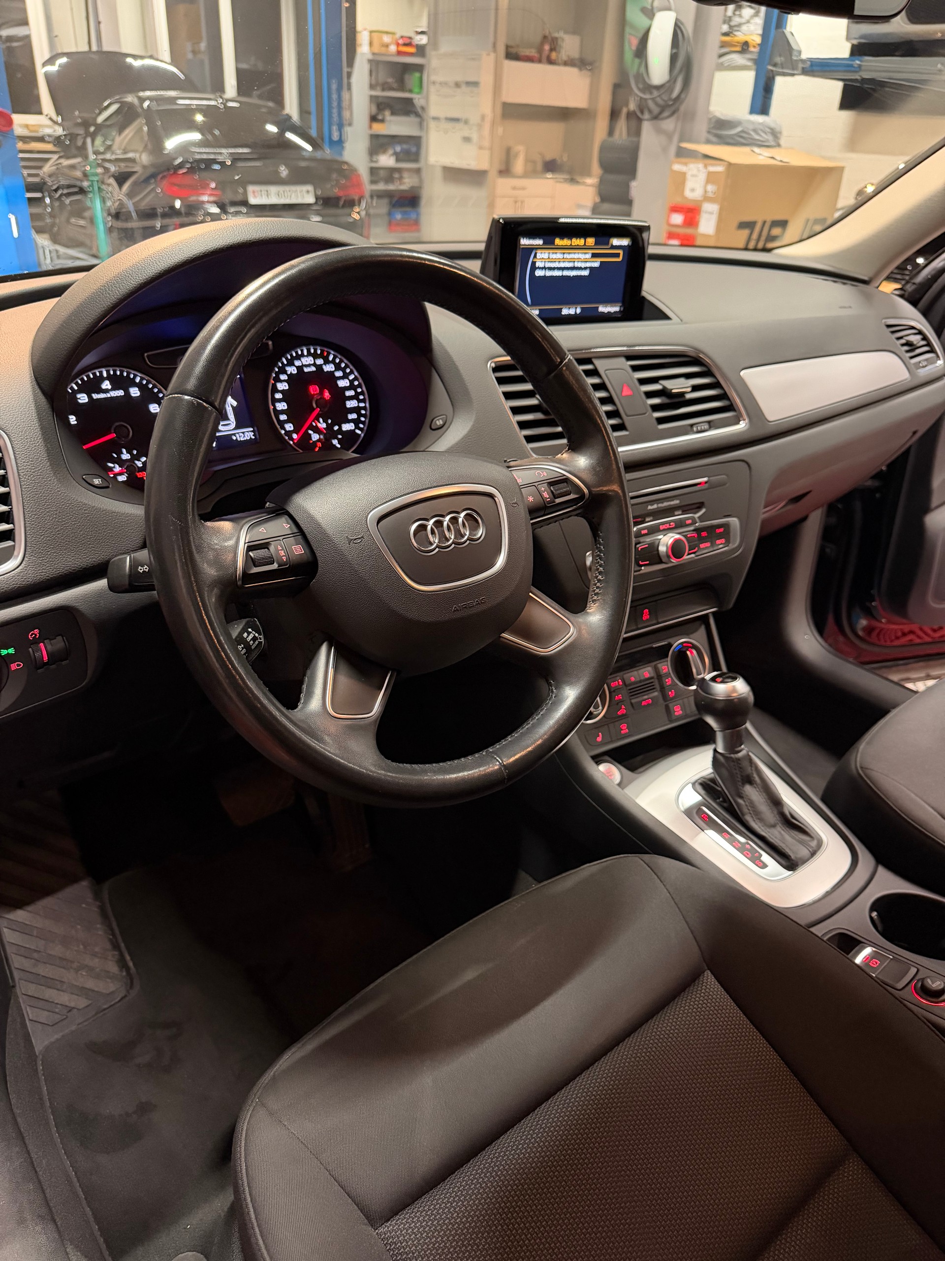 AUDI Q3 1.4 TFSI S-tronic-image-15