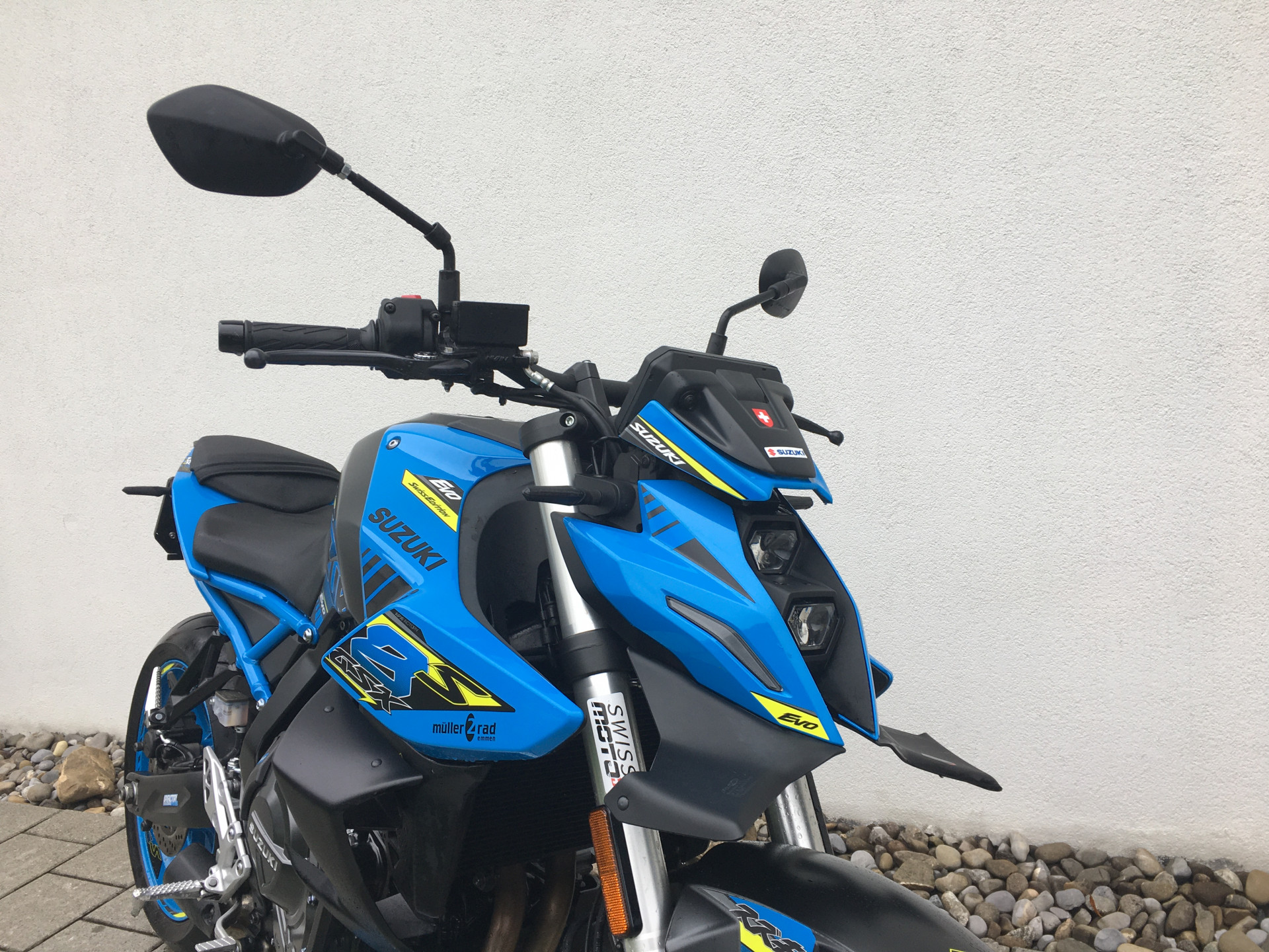 SUZUKI GSX-8S EVO-showroom-element-1