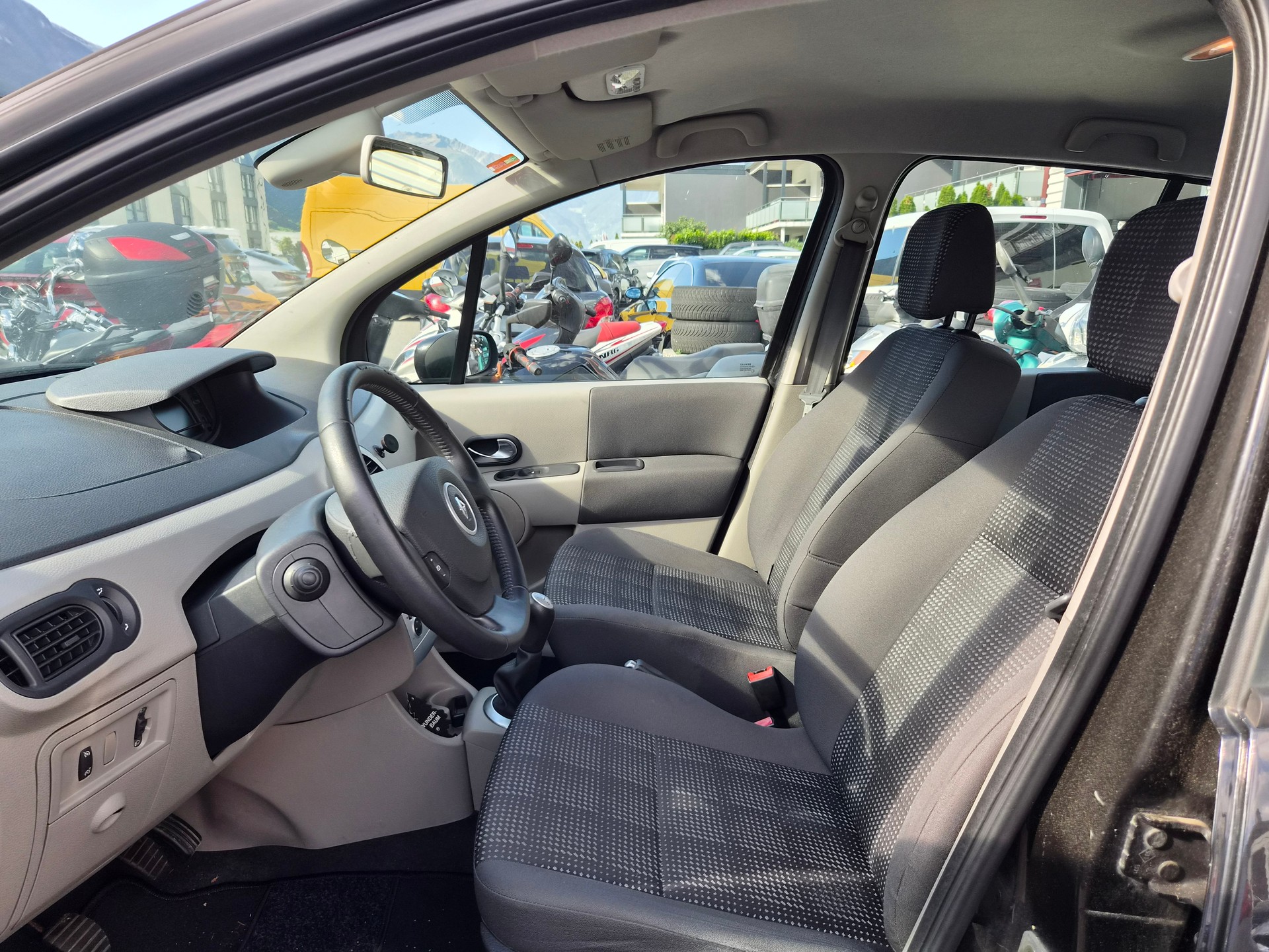 RENAULT Modus 1.4 16V Dynamique Luxe-image-4