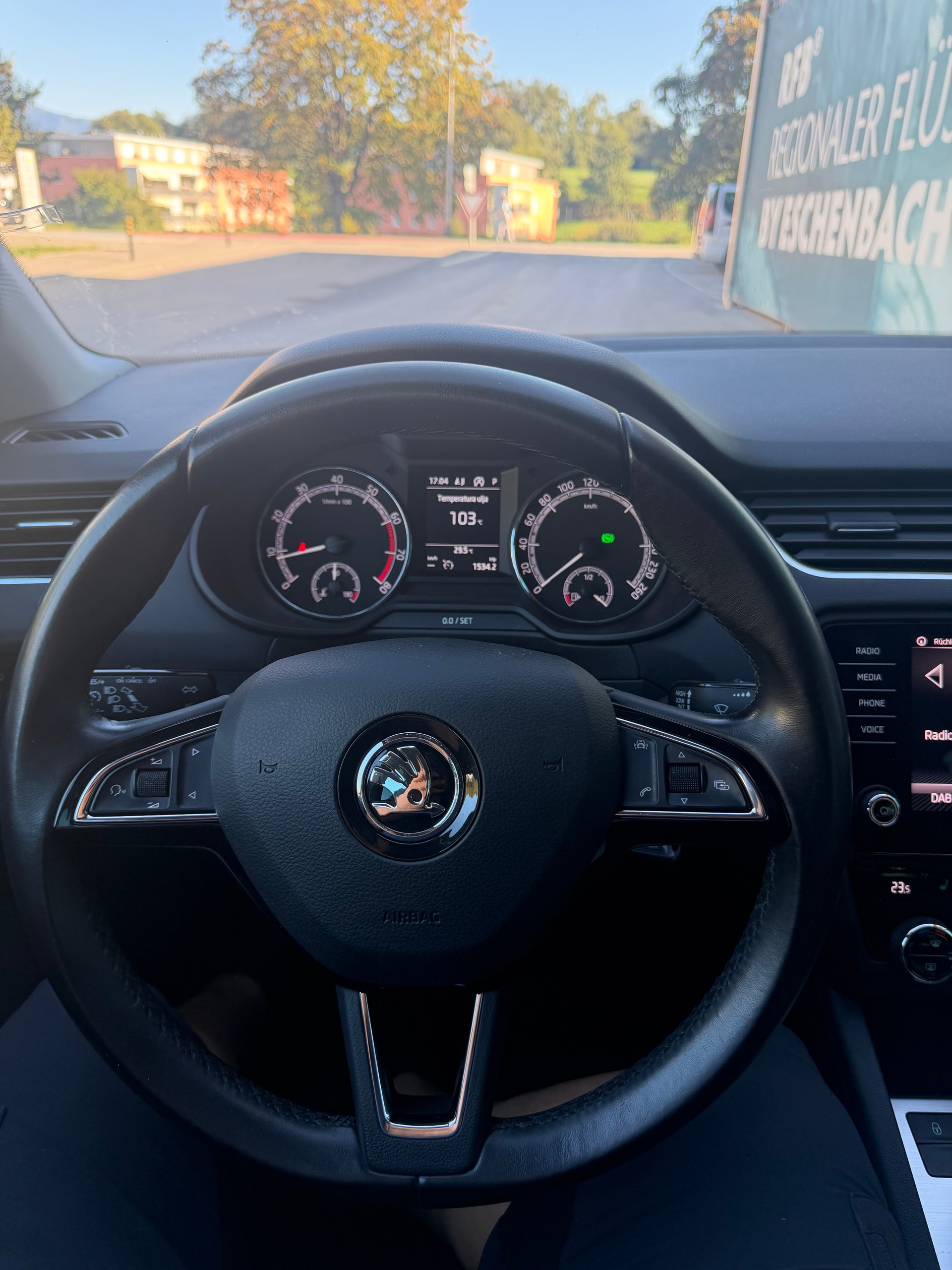 SKODA Octavia Combi 1.4 TSI Ambition DSG-image-4