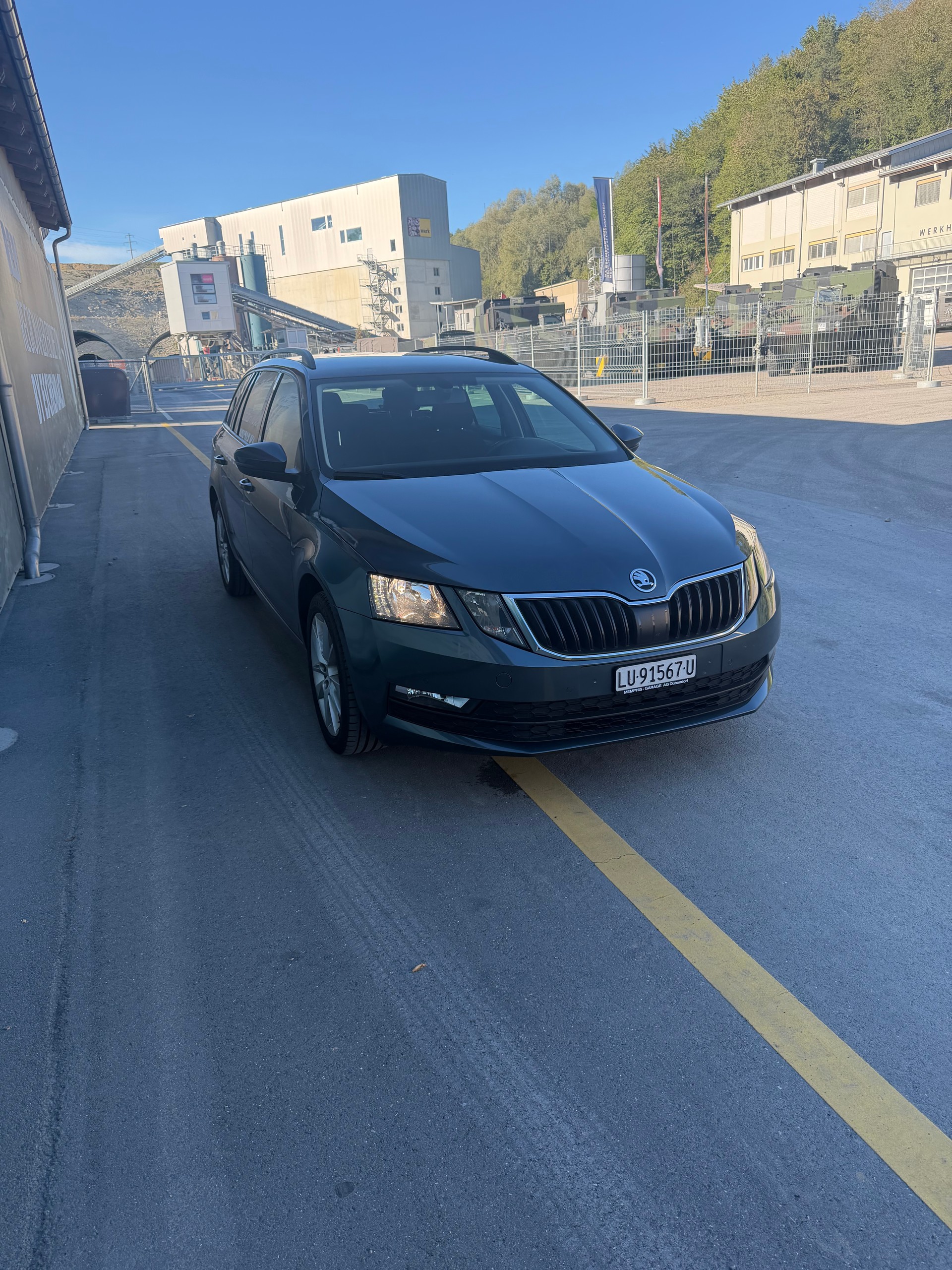 SKODA Octavia Combi 1.4 TSI Ambition DSG-image-1